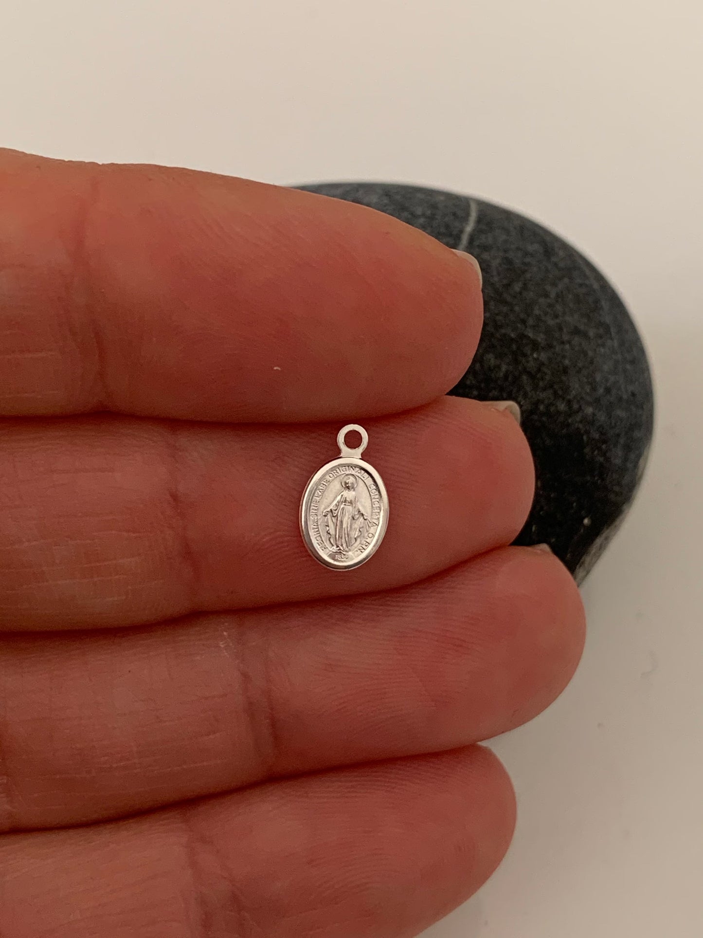 Petit Pendentif Vierge argent véritable 10 mm, Madone en argent pur 925/1000 pour chapelet ou créations de bijoux 10mm