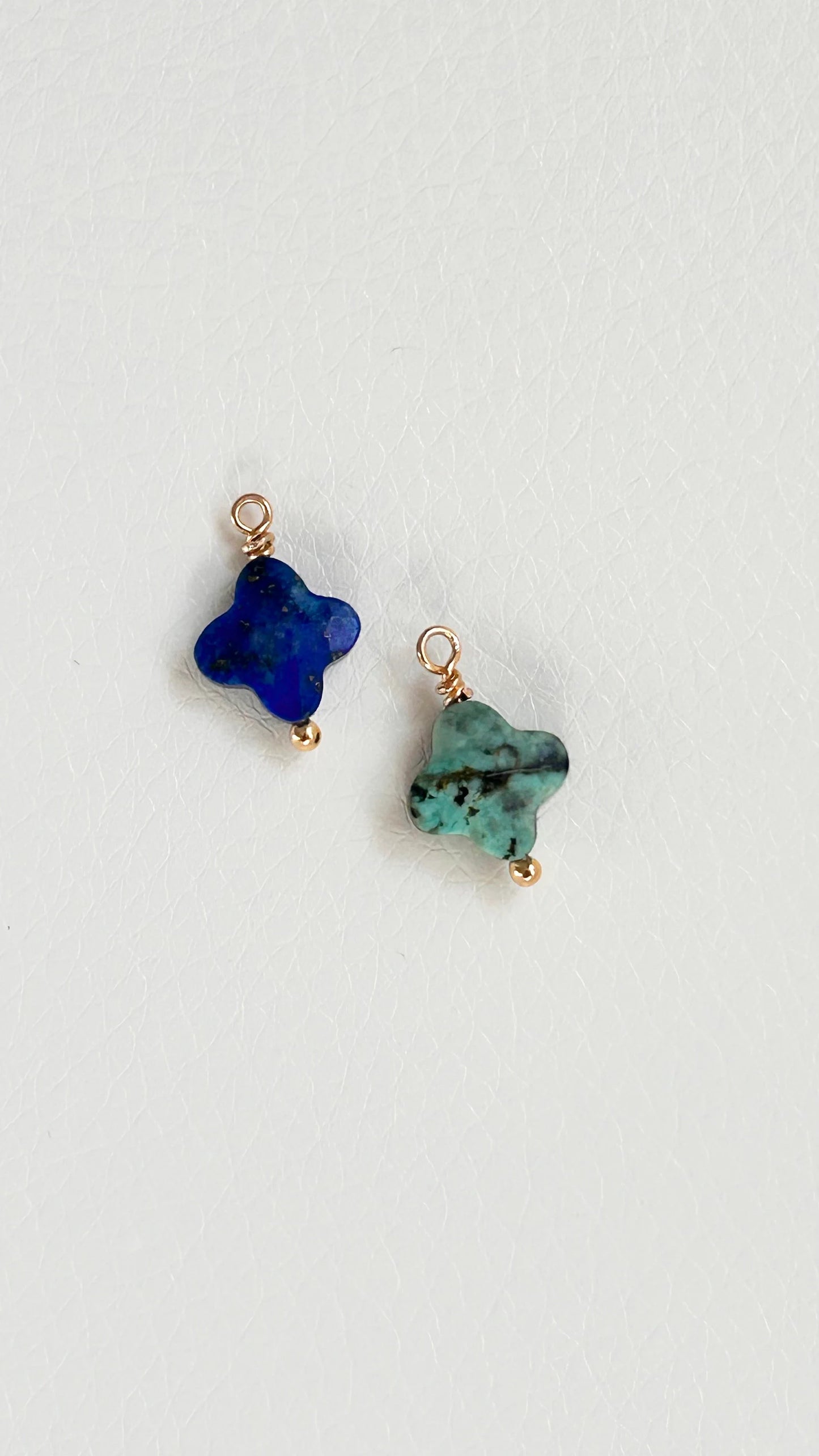 Perle trèfle Lapis / Turquoise Africaine naturelle 10m et doré or fin