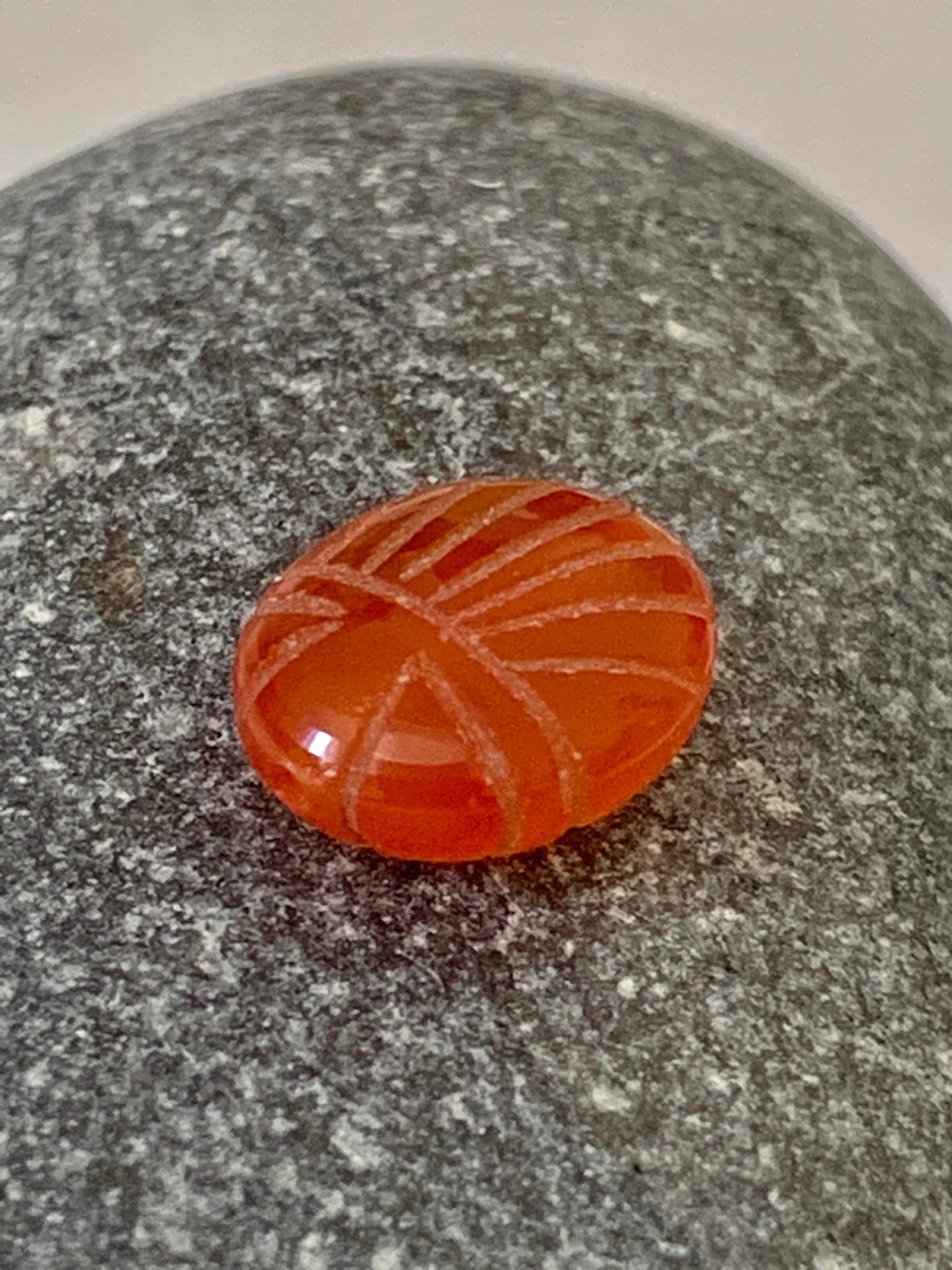 Scarabée 12 x 10mm en gemme naturelle, scarabée taillé sur la gemme