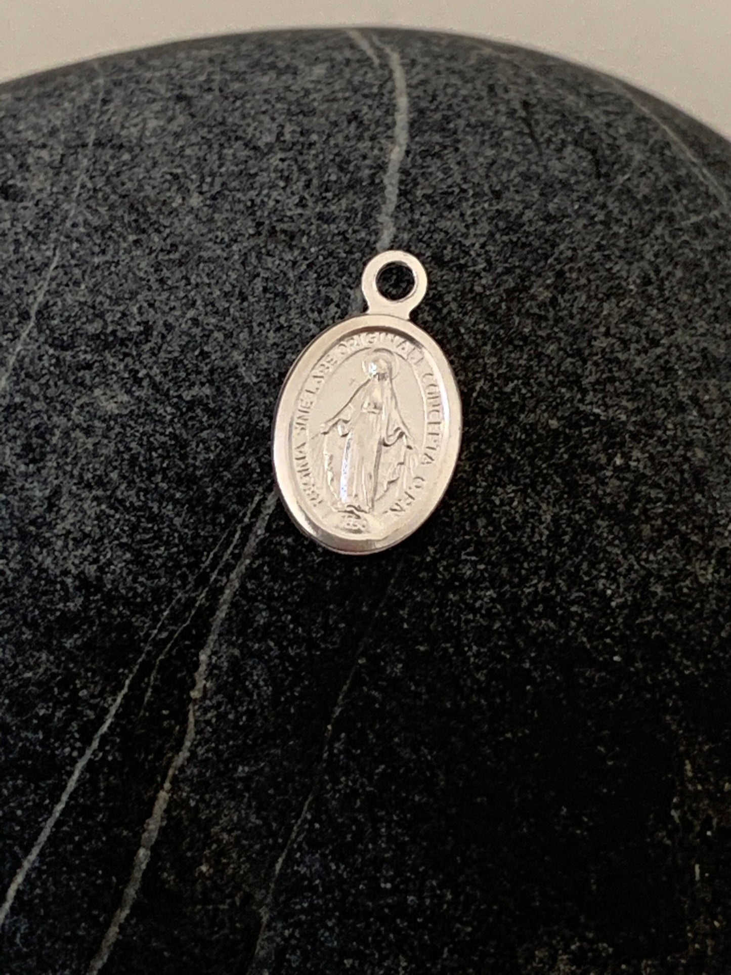 Petit Pendentif Vierge argent véritable 10 mm, Madone en argent pur 925/1000 pour chapelet ou créations de bijoux 10mm