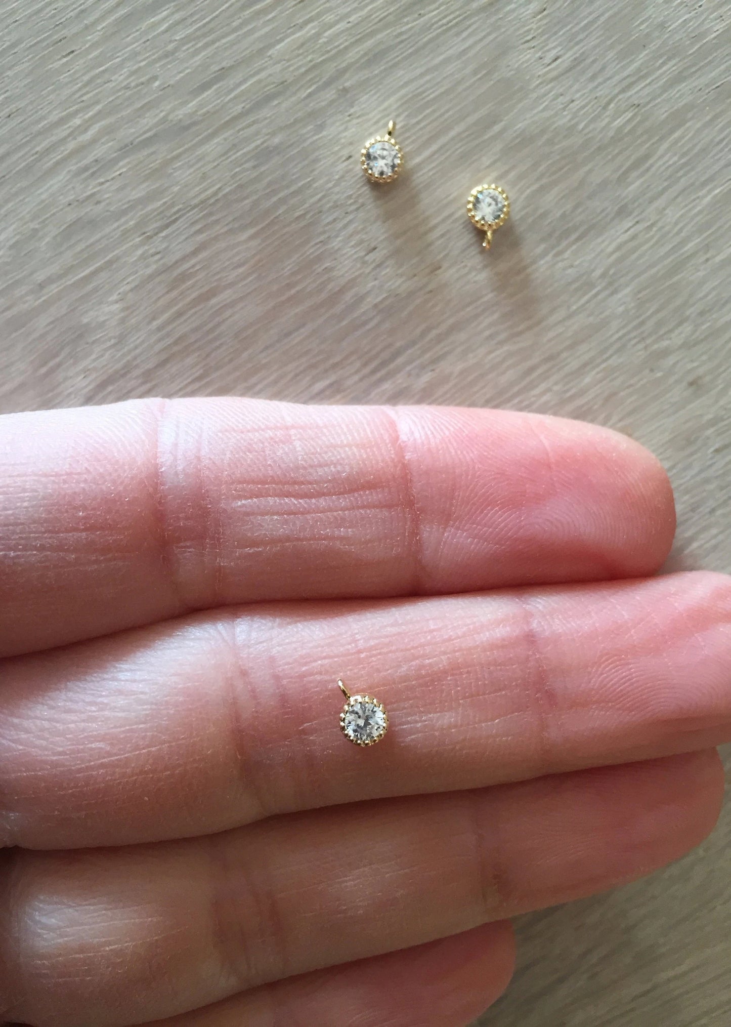 Pendentif 4 mm Diamant solitaire Plaqué Or 14k CZ charm Zircon cristal