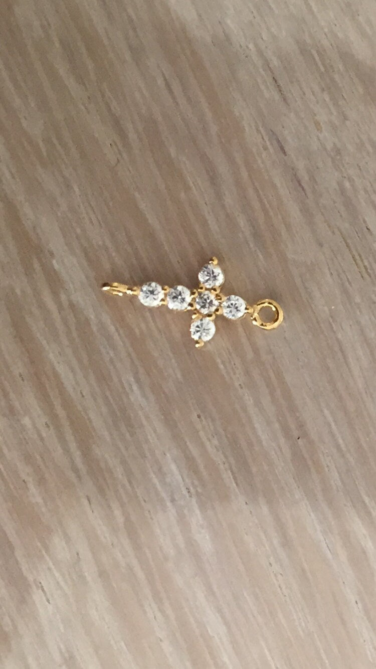 Connecteur croix Zircon et Plaqué Or 22 K 8,5 x 6,5 mm