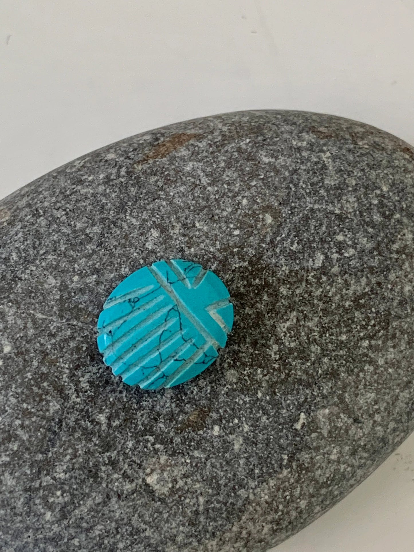 Scarabée 12 x 10mm en gemme naturelle, scarabée taillé sur la gemme