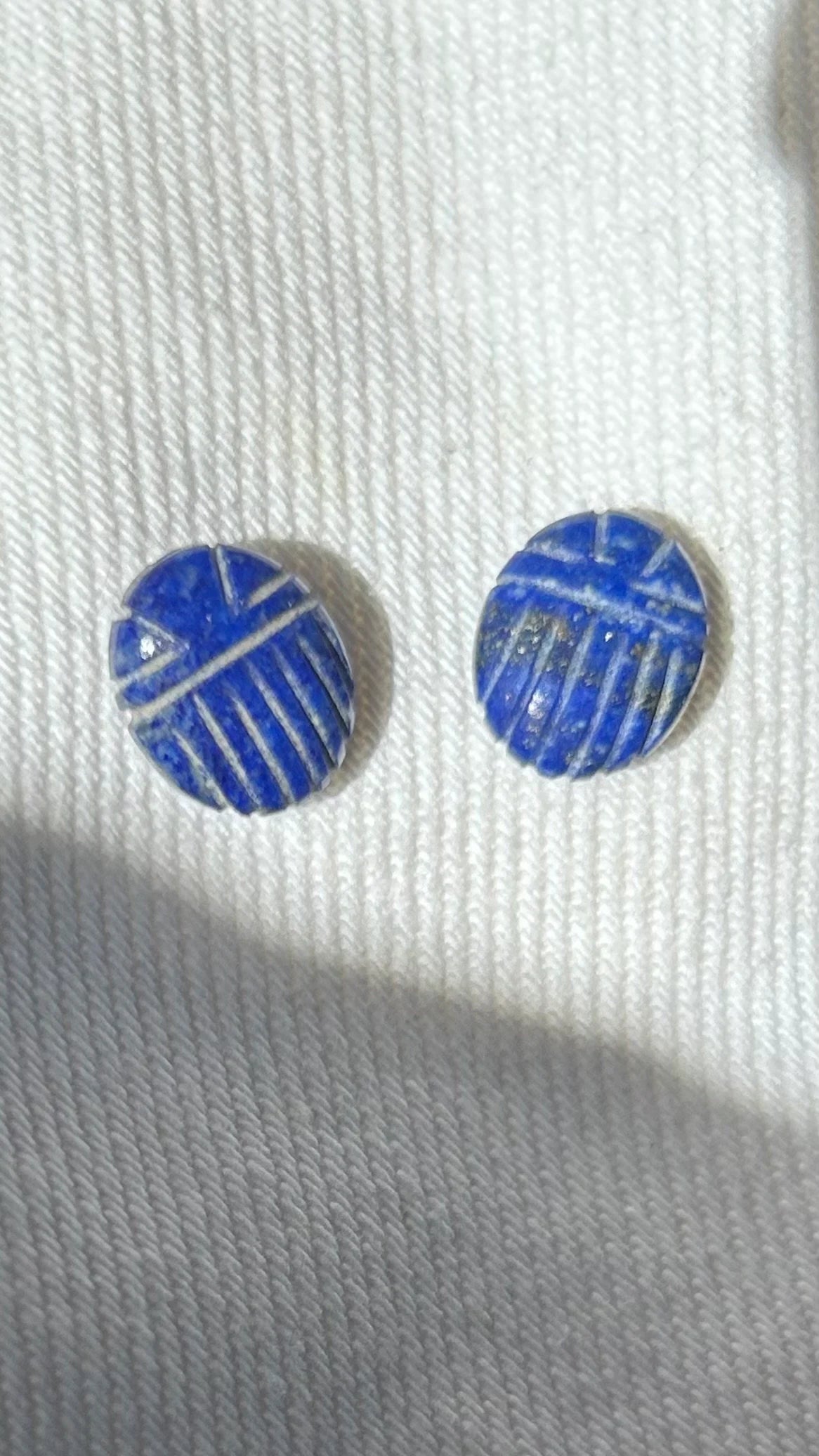 Scarabée 12 x 10mm en gemme naturelle, scarabée taillé sur la gemme