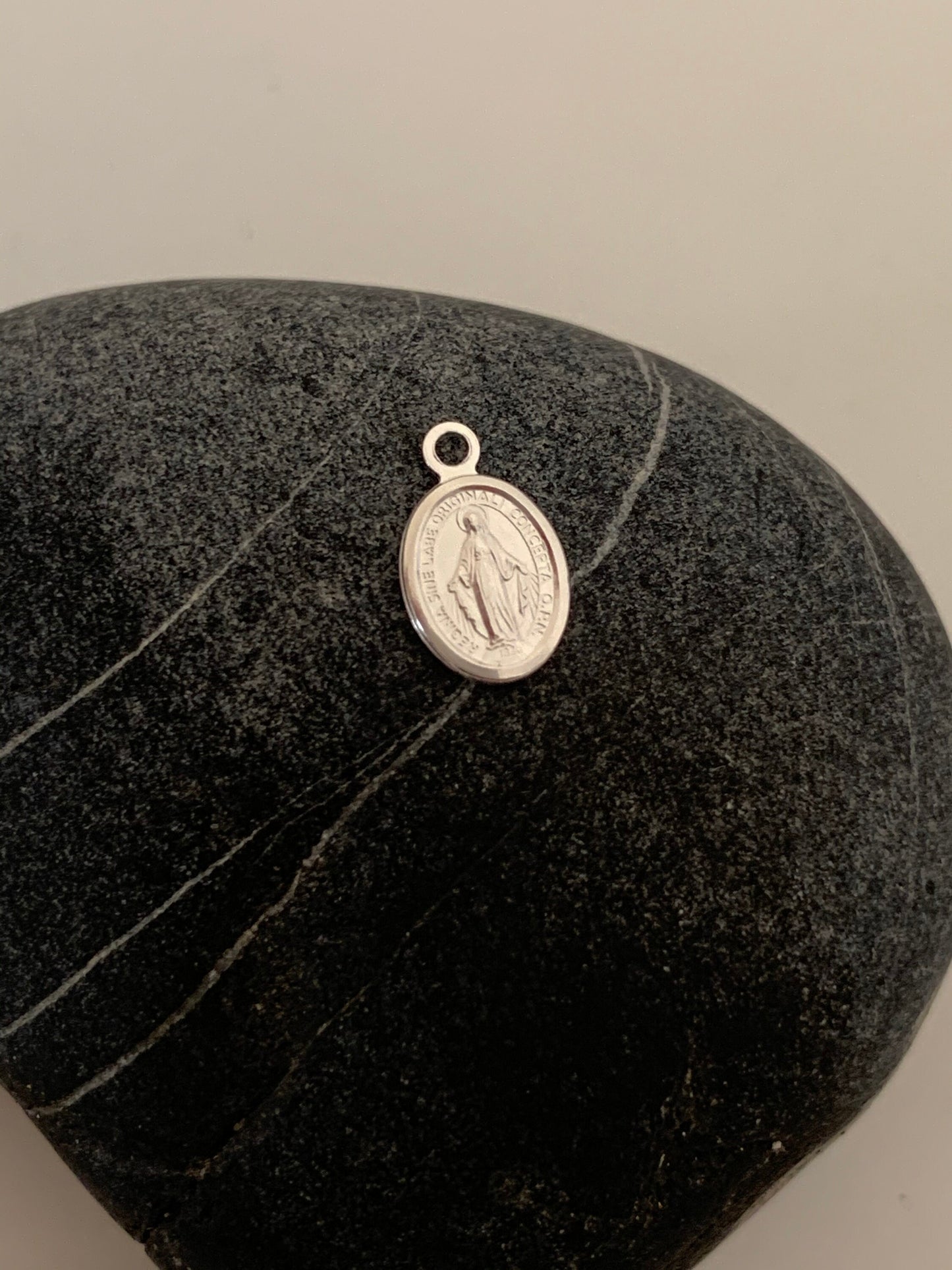 Petit Pendentif Vierge argent véritable 10 mm, Madone en argent pur 925/1000 pour chapelet ou créations de bijoux 10mm