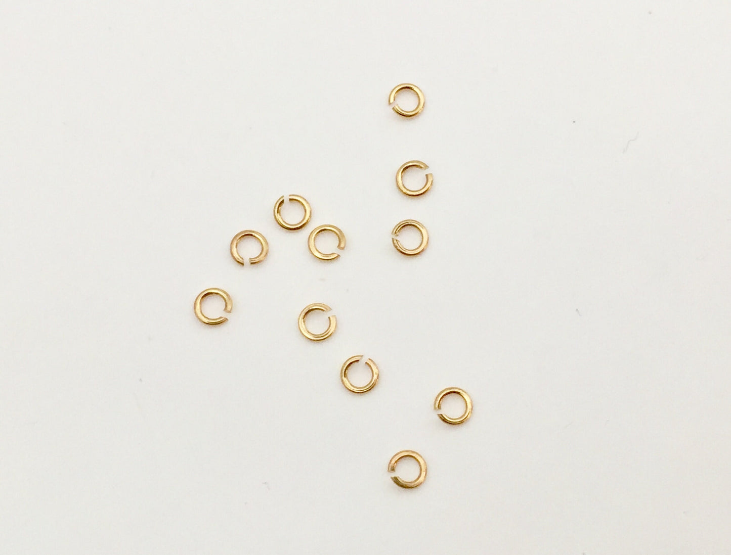 Lot Anneaux brisés ronds 2,5mm mini anneaux ouverts plaqué or 24 carats, anneaux de jonction