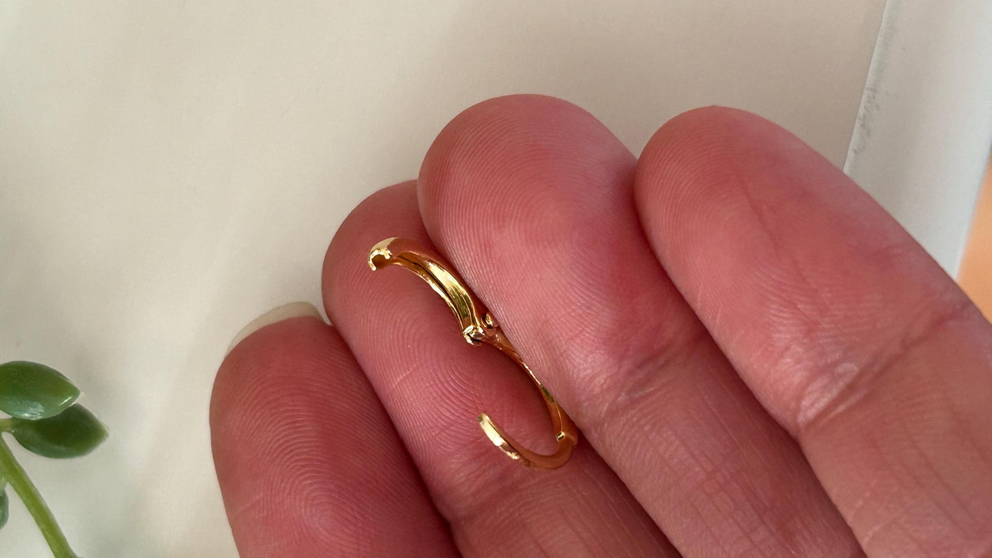 Paire de Dormeuses Rondes 13mm / Plaque or 24 carats 3 microns / boucle d'oreille plaqué or / mini créoles épaisses, mono boucle