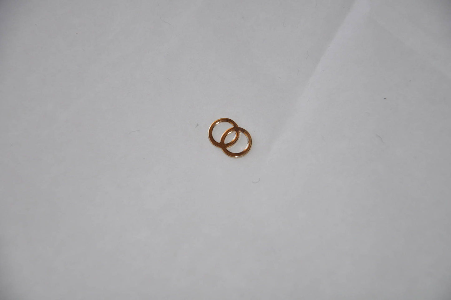ANNEAUX ENTRELACES Plaqué Or filigrane 12x8 mm