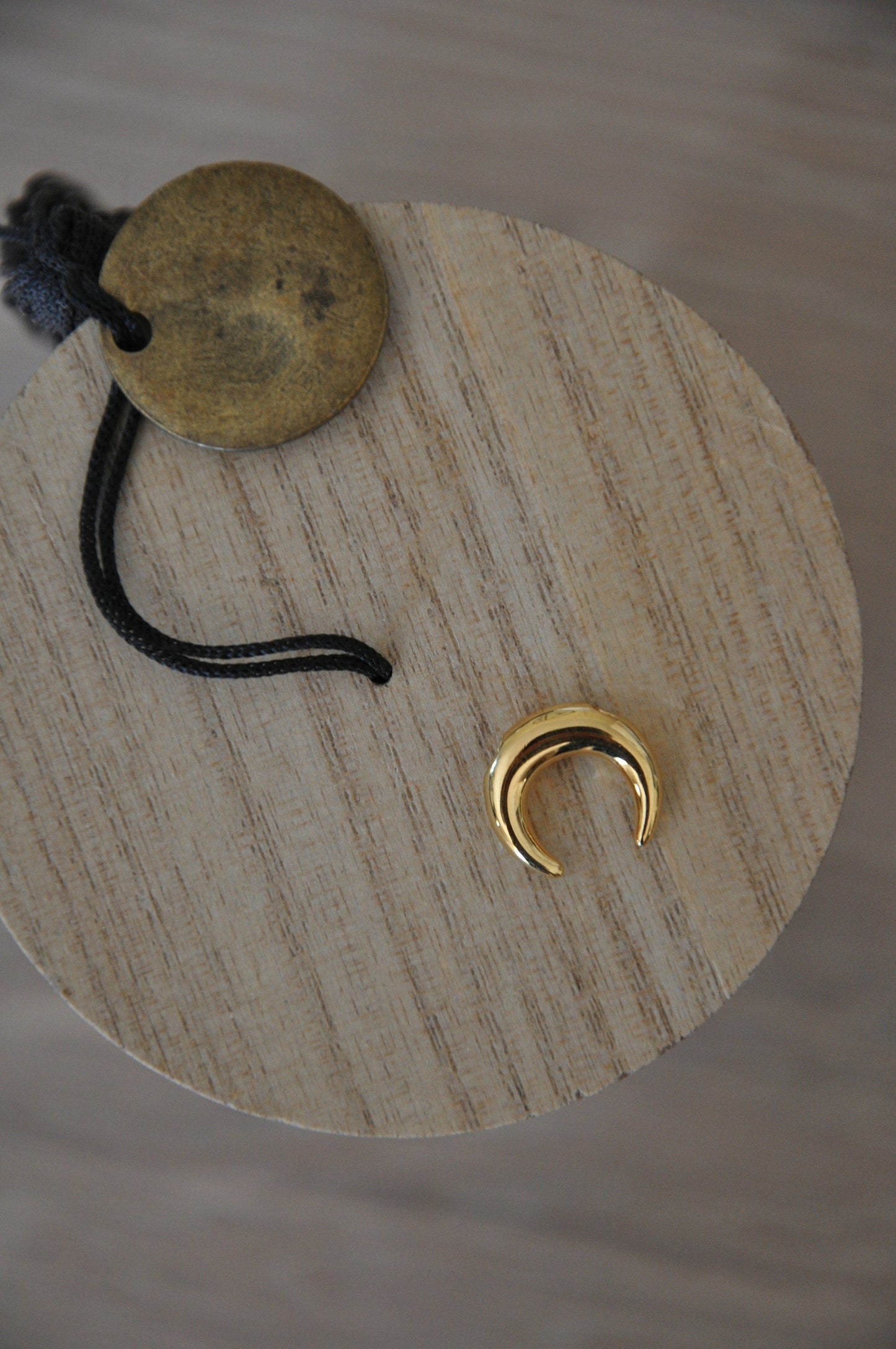 24K Corne pendentif plaqué or de très belle qualité, Corne incurvée plaque or, croissant de lune doré