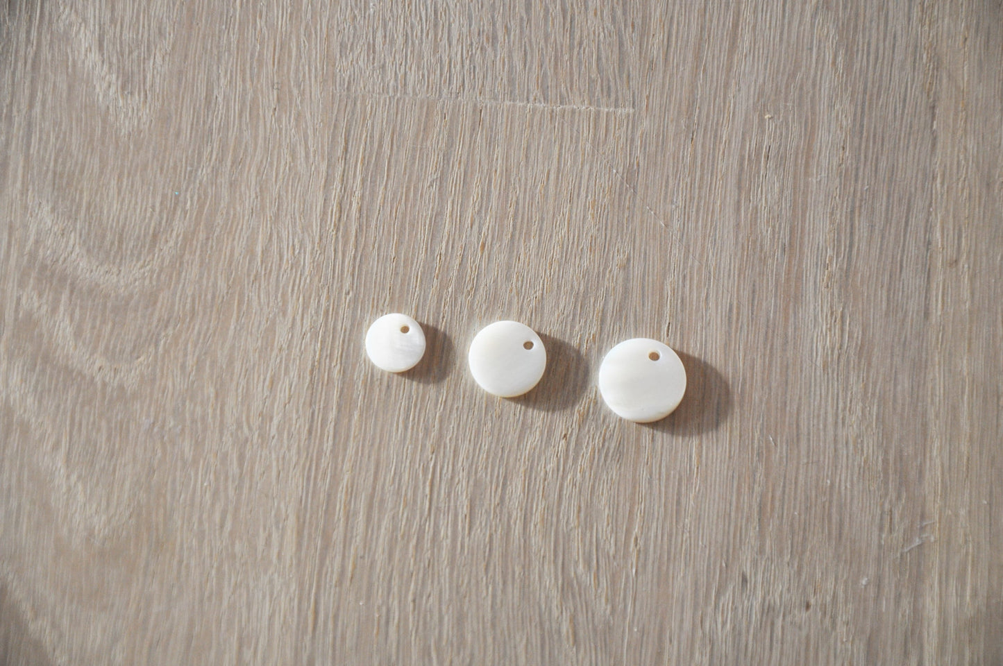 Lot de 3 Médailles en nacre blanche naturelle 7-8 mm