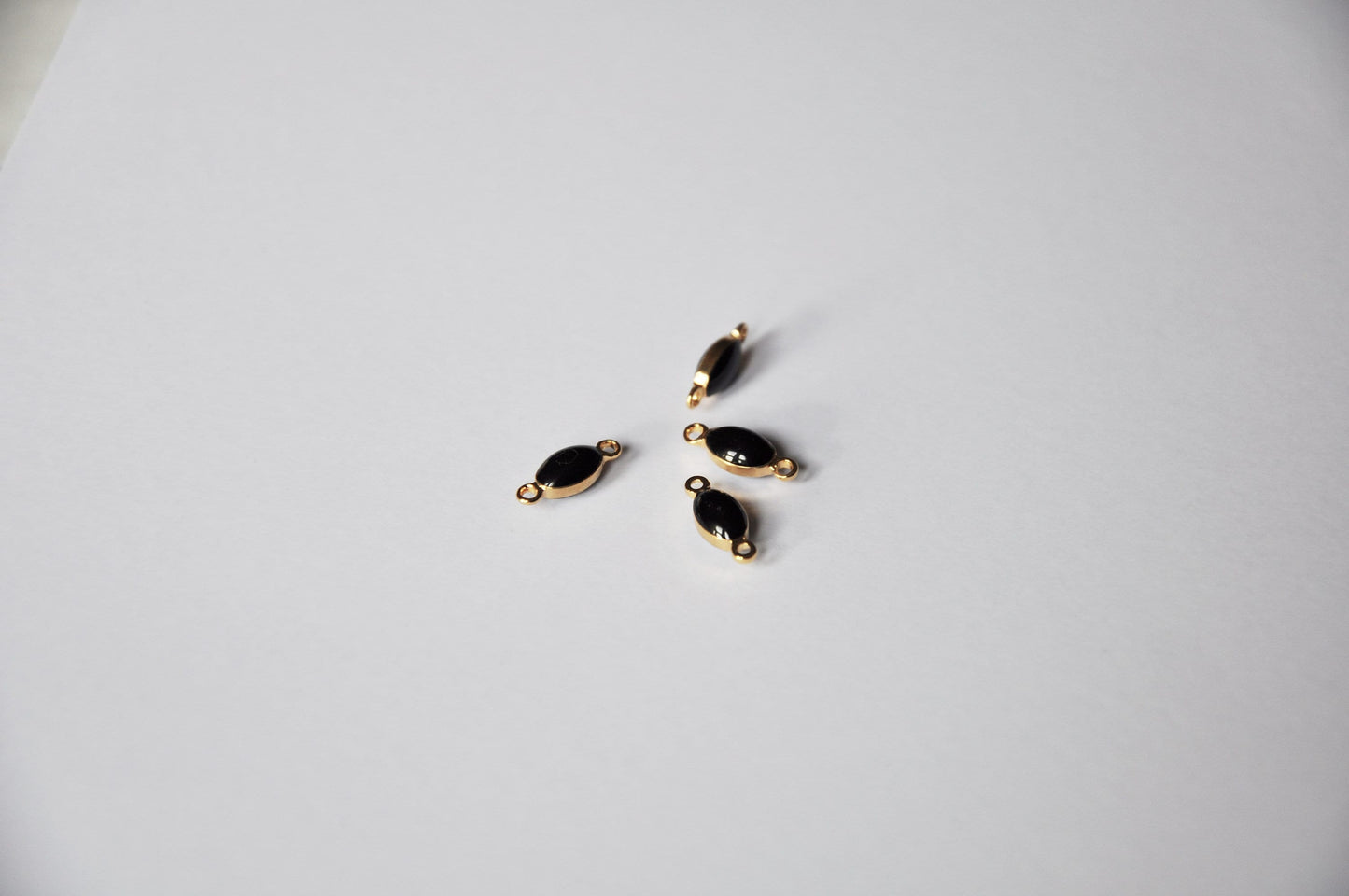 Connecteur Olive, grain de riz, plaqué or Epoxy noir 7 x 4 mm