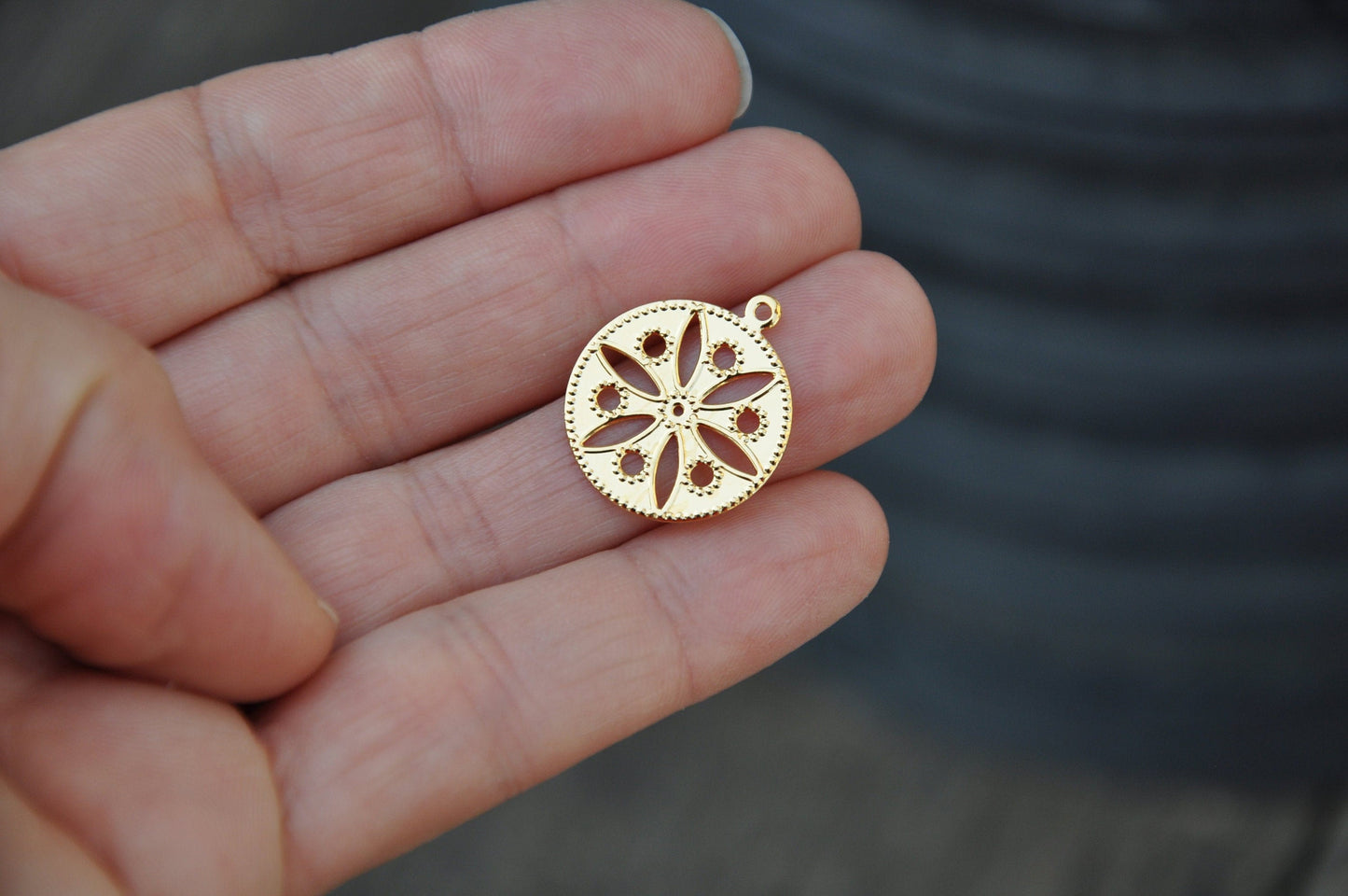 Pendentif Médaille rosace, cercle, disque, pastille 20 mm Plaqué Or 18k dentelle