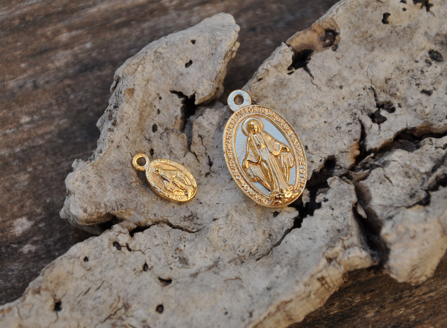 Pendentif, Médaille Vierge GM, Madone en plaqué or pour chapelet ou créations de bijoux 16 mm