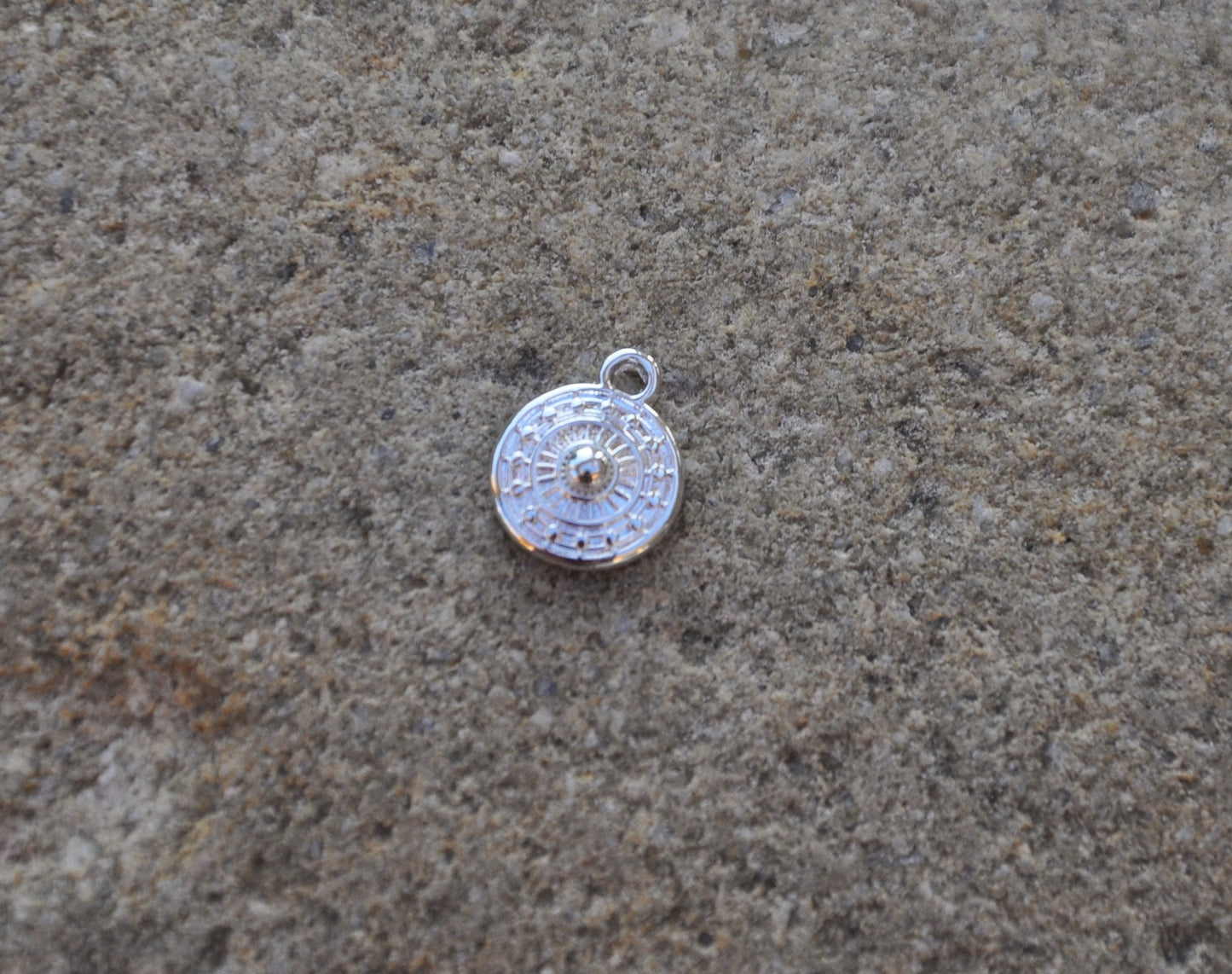Pampille, pendentif ethnique minimaliste / cercle soleil inca / 9 mm / plaqué argent 925 / BOHO mode