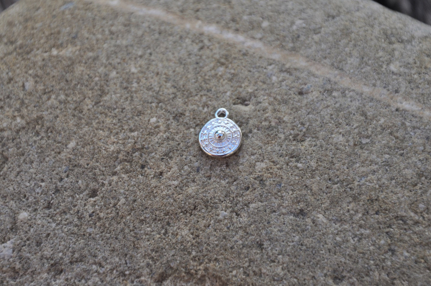 Pampille, pendentif ethnique minimaliste / cercle soleil inca / 9 mm / plaqué argent 925 / BOHO mode