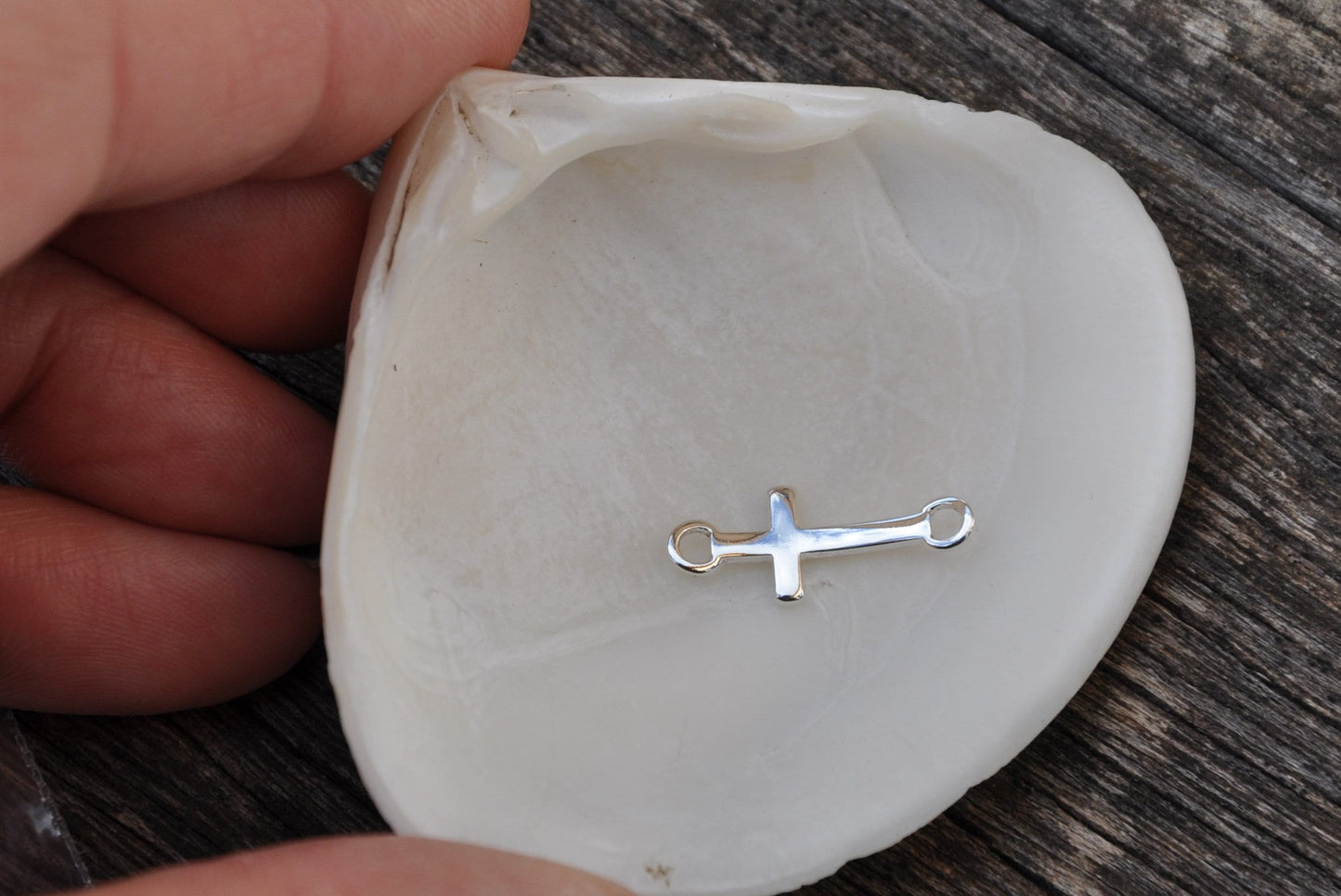 Connecteur croix incurvé, Intercalaire bombé, minimaliste plaqué Argent 925 14 x 8 mm