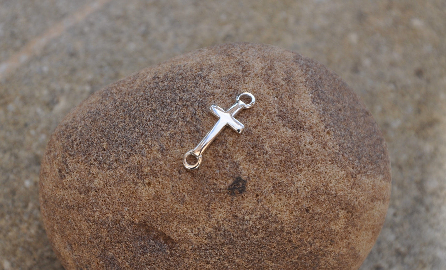Connecteur croix incurvé, Intercalaire bombé, minimaliste plaqué Argent 925 14 x 8 mm