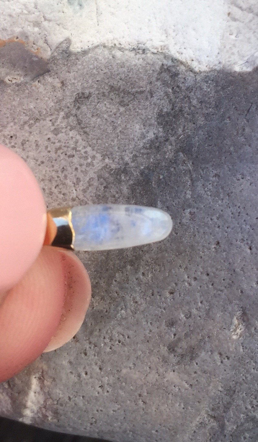 Pendentif "Plume" pointe moonstone naturelle et plaqué or 18K 3 x 10 mm