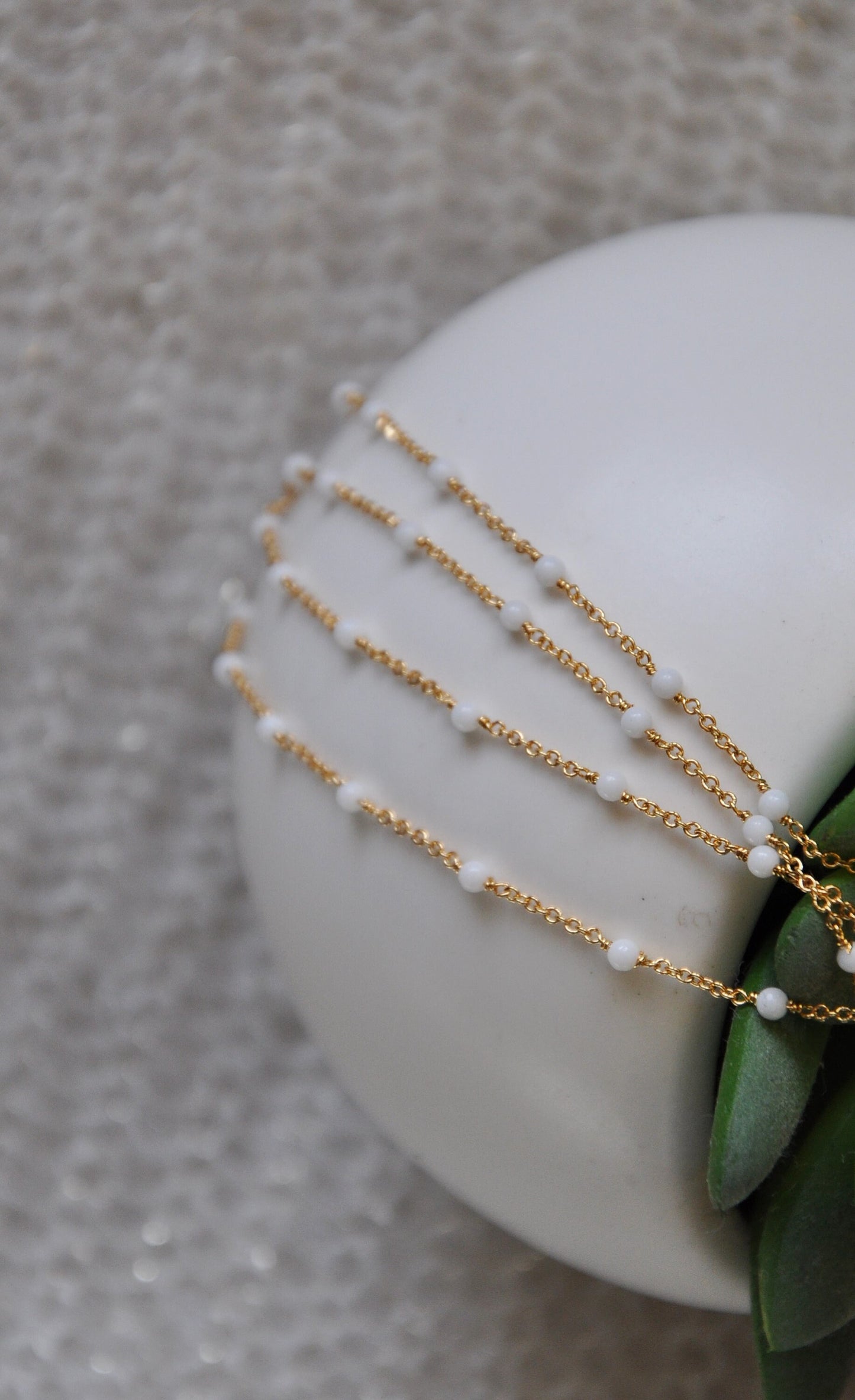 22K Chaîne maille 1,2 mm et perles Agate naturelle 2 mm plaqué or 100% français