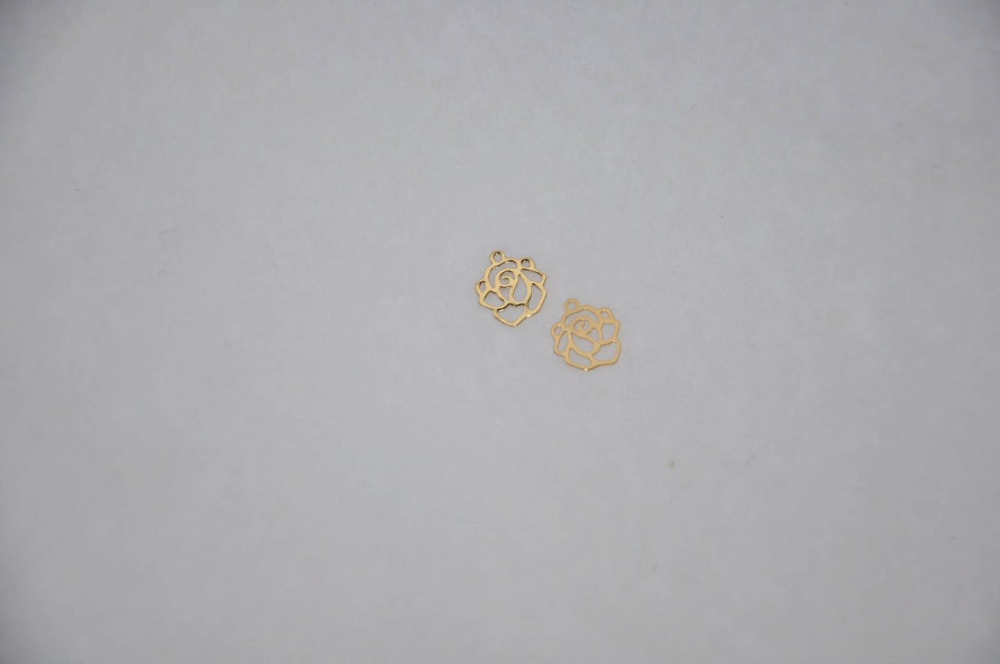 PENDENTIF ROSE Plaqué Or délicate 10 mm