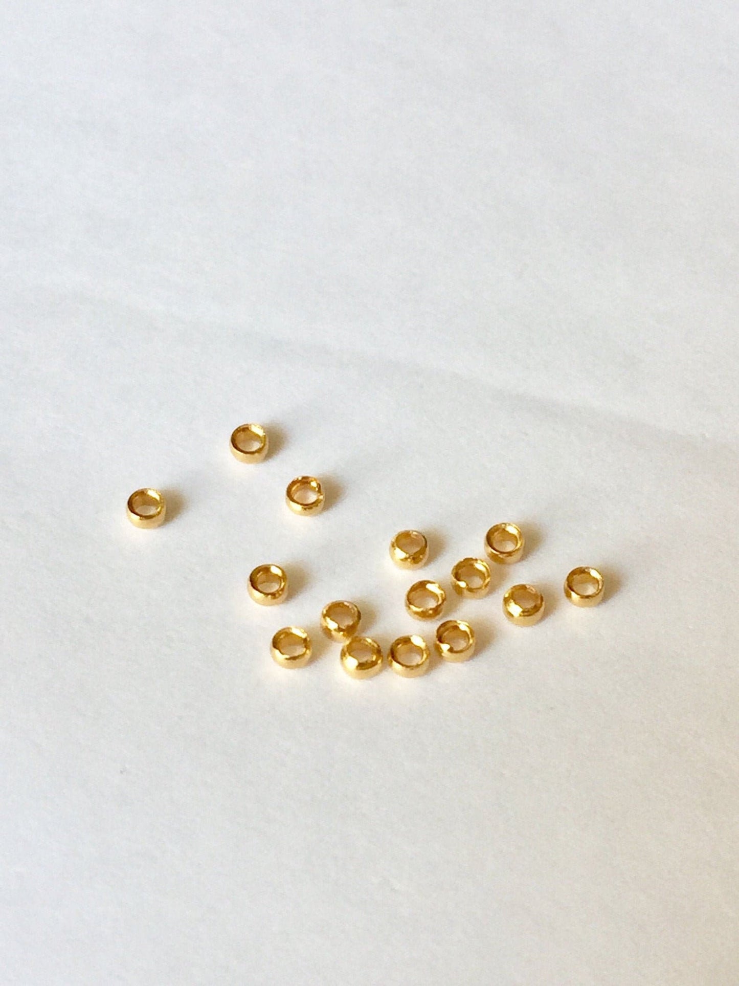 Perles à écraser 2mm / 3mm plaqué or 3 microns fabrication bijoux,perle à écraser doré,tube à écraser, perle à sertir, fourniture bijou or,