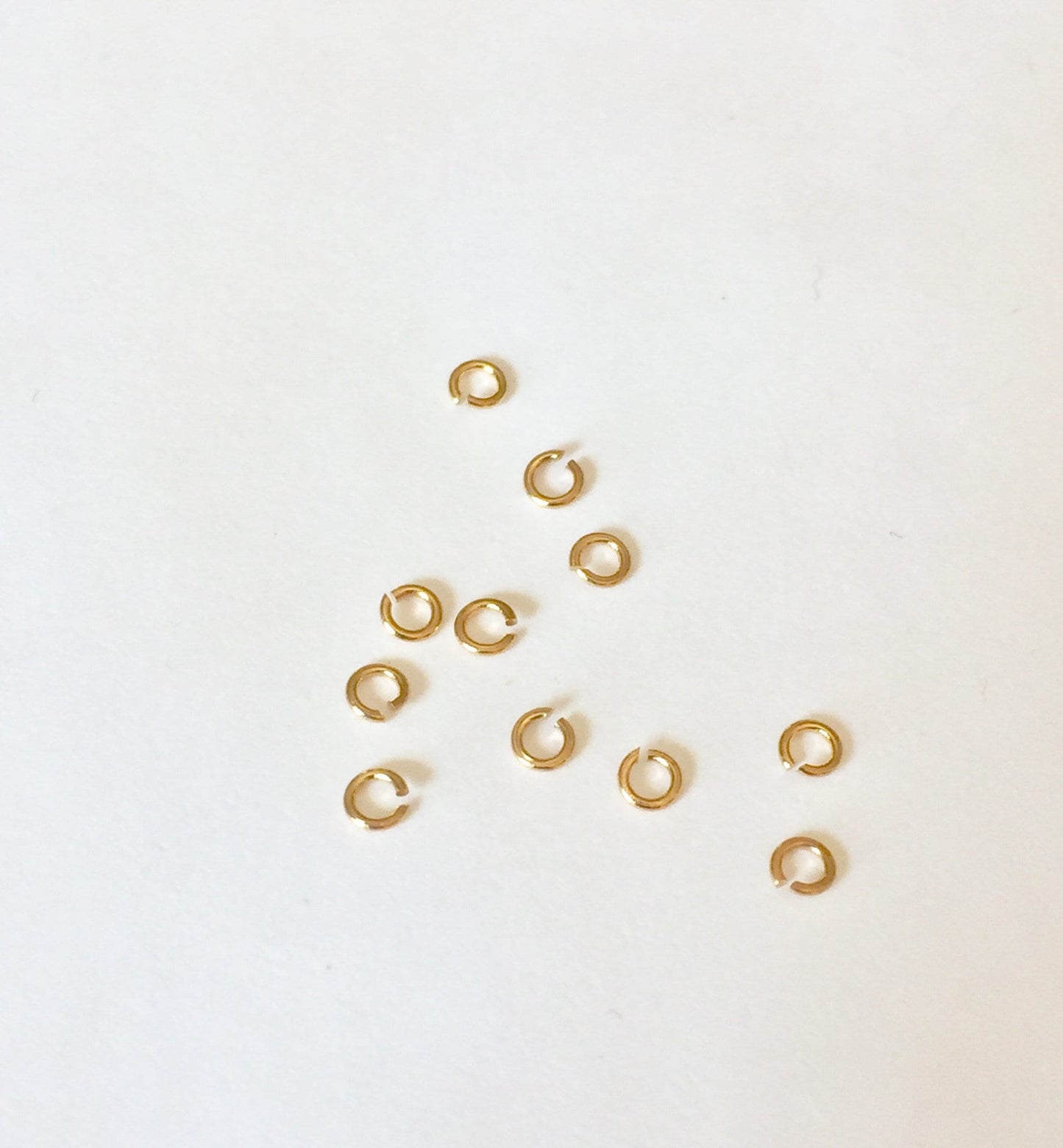 Lot Anneaux brisés ronds 2,5mm mini anneaux ouverts plaqué or 24 carats, anneaux de jonction