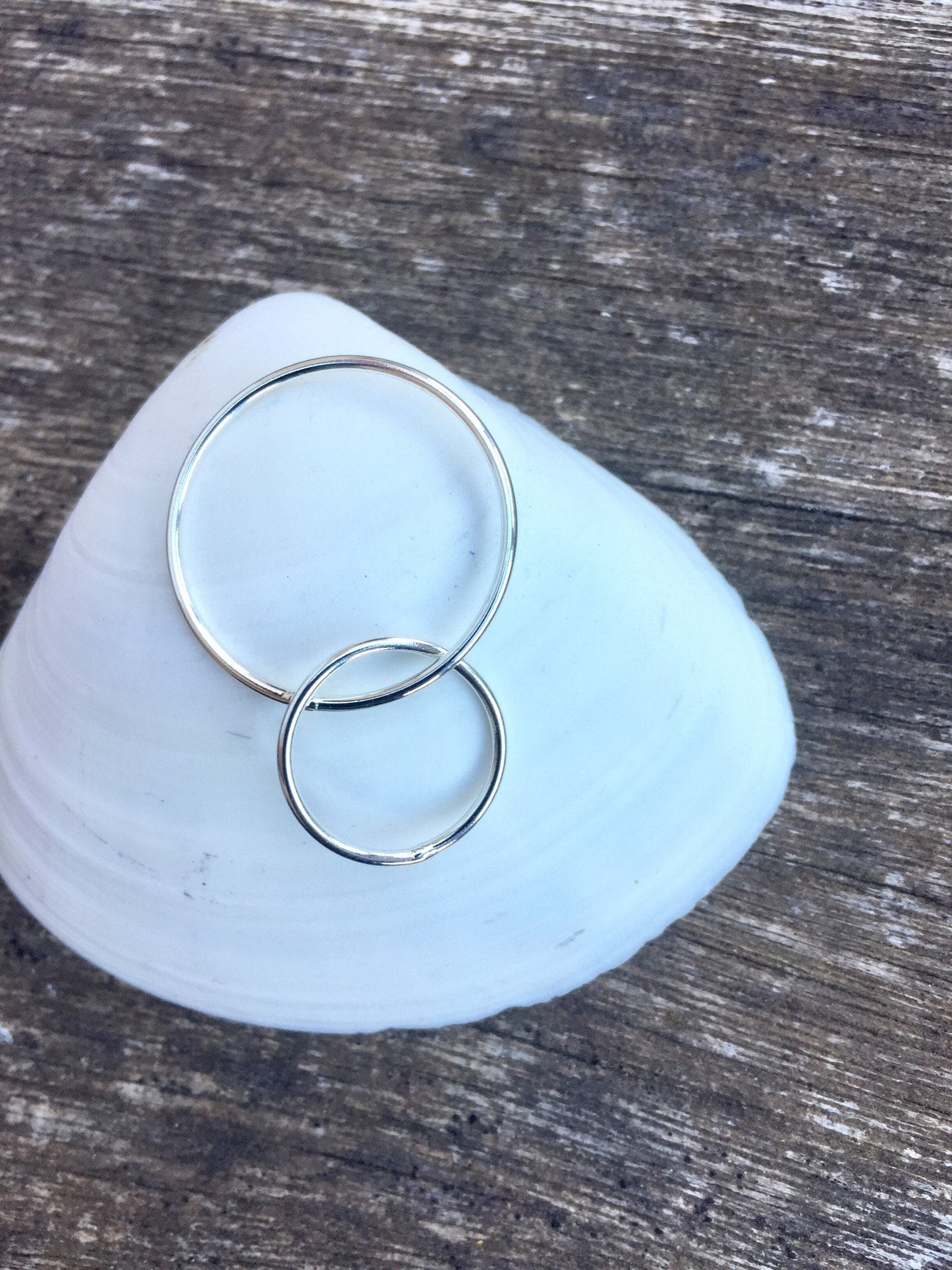 Anneaux entrelacés soudés ronds 15mm et 23mm plaqué argent 10 microns
