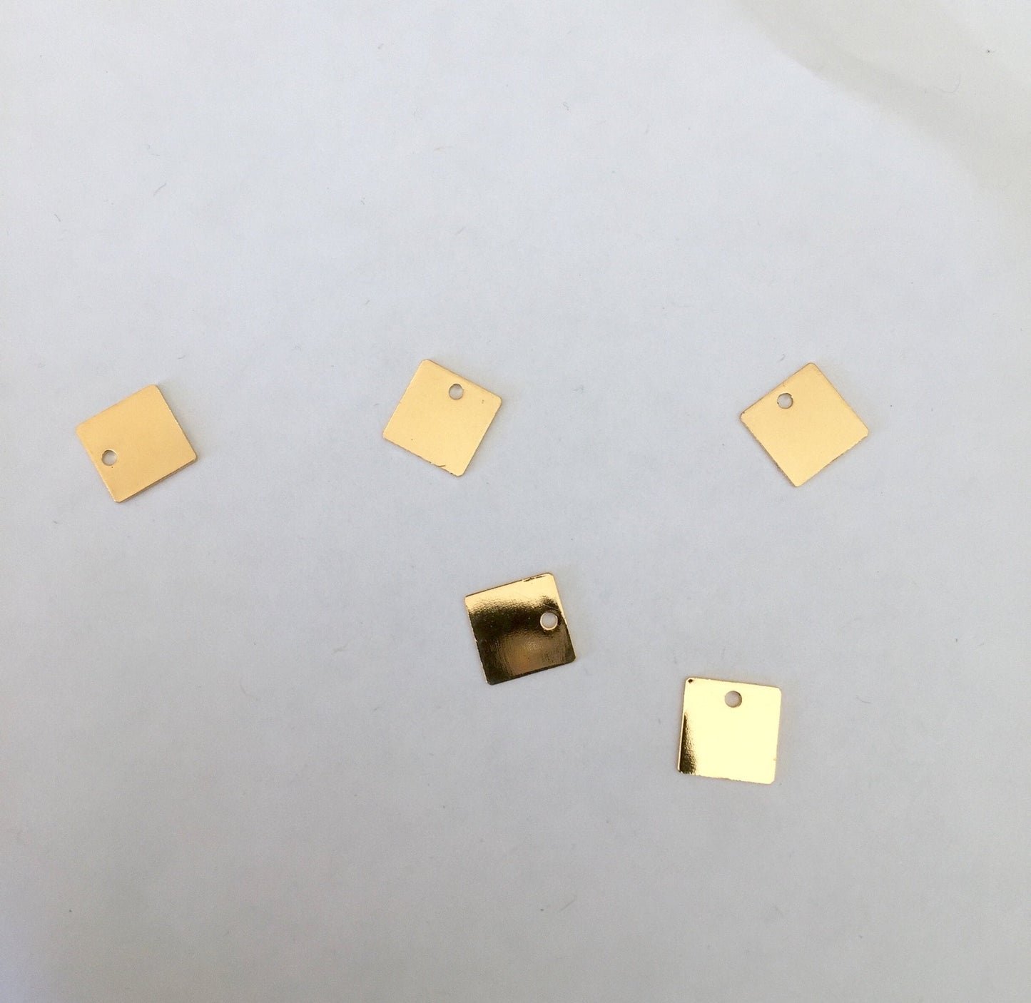 1 Carré 1 trou 8 mm connecteur plaqué or dorée à l'or fin 22 carats, breloques plaqué or 22 K