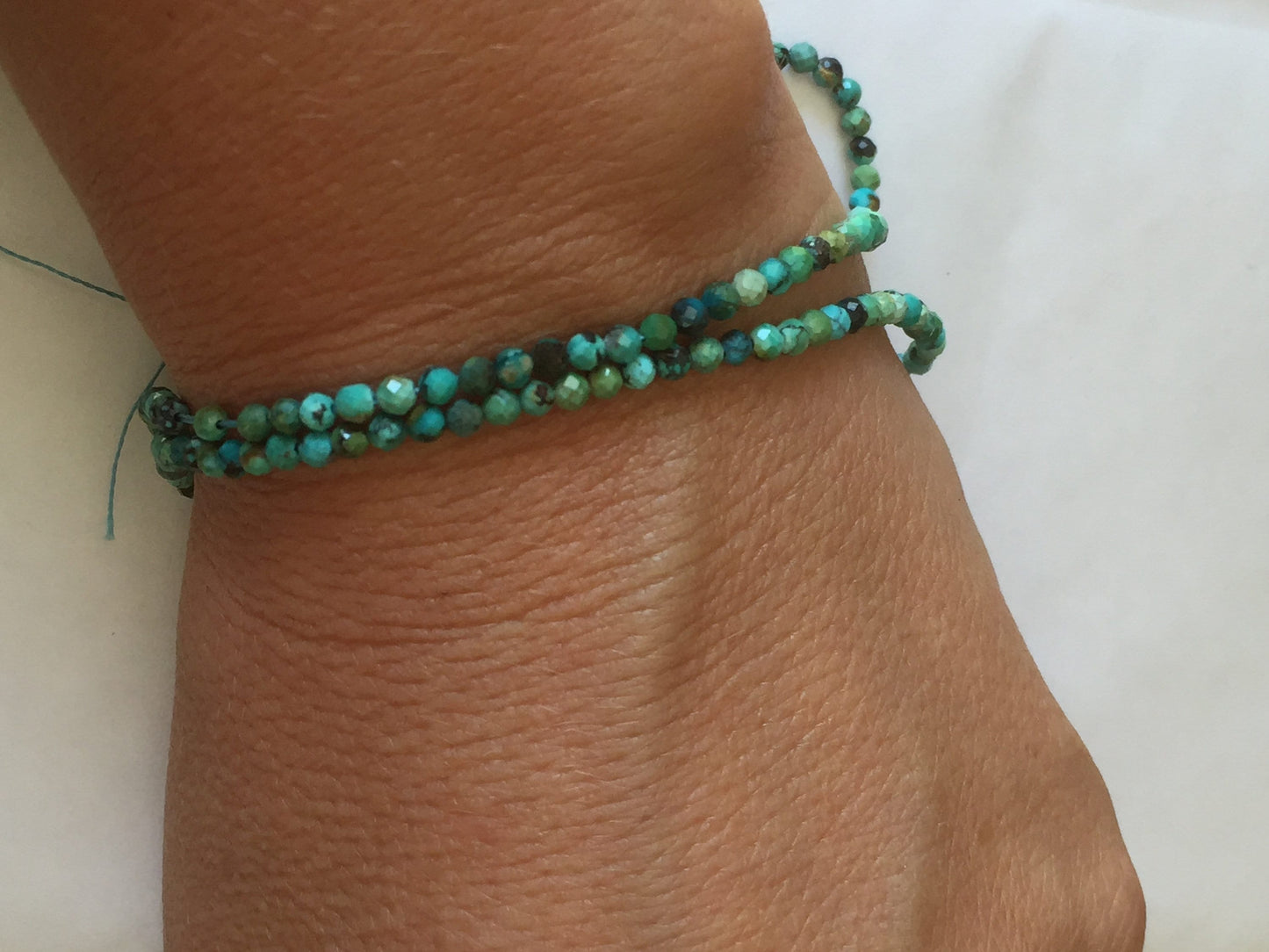10 perles 2,5 mm Turquoise Africaine facettées, 10 perles facettes gemme naturelle 2,5 mm tons vert / bleus / turquoises pierre naturelle