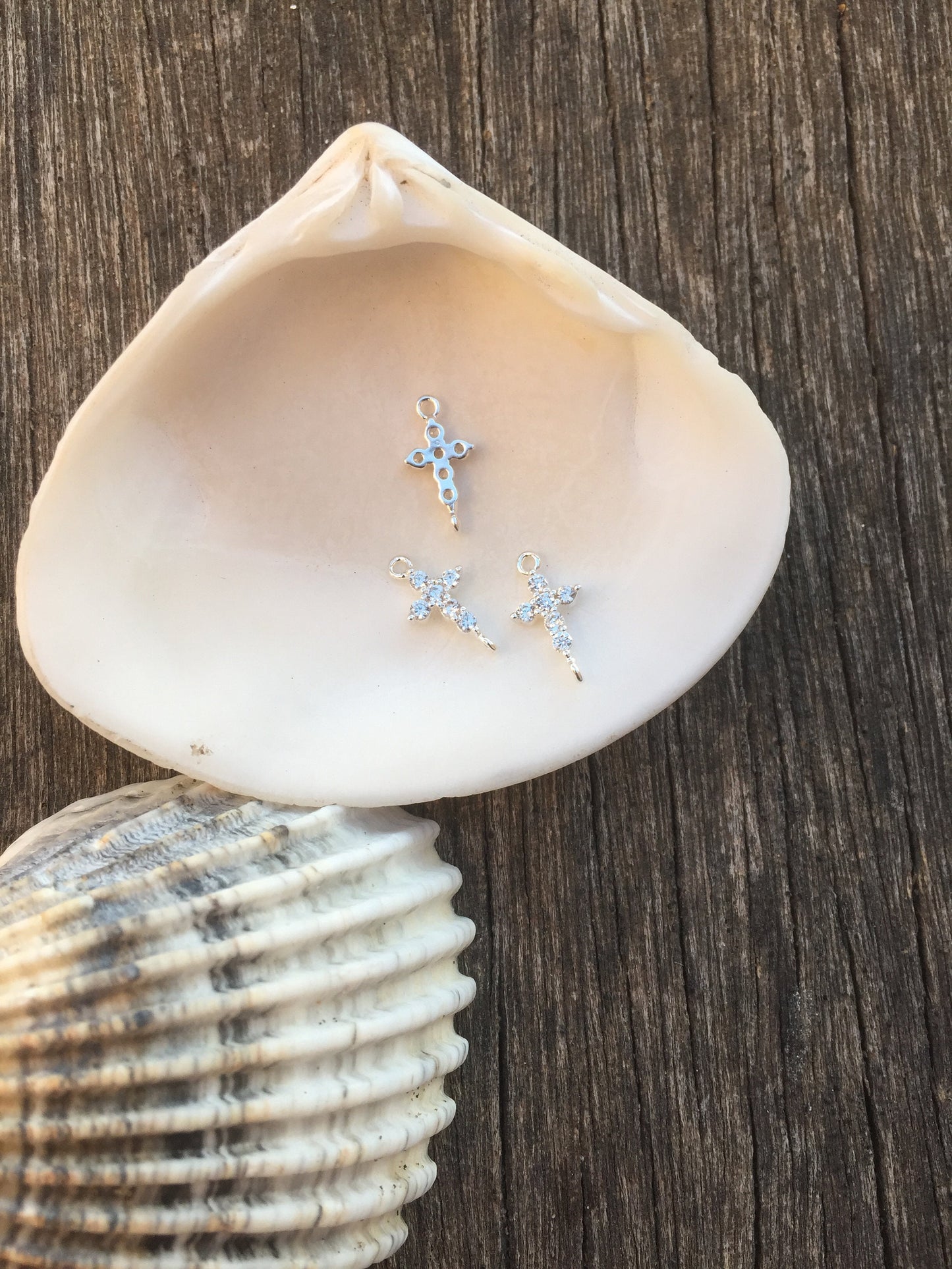 Connecteur croix 8,5 x 6,5 mm Zircon et Plaqué Argent 10 microns