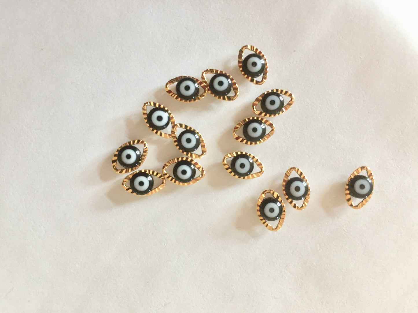 Œil Noir en plaqué or ciselé double face 8 mm, porte bonheur, protection mauvais œil,