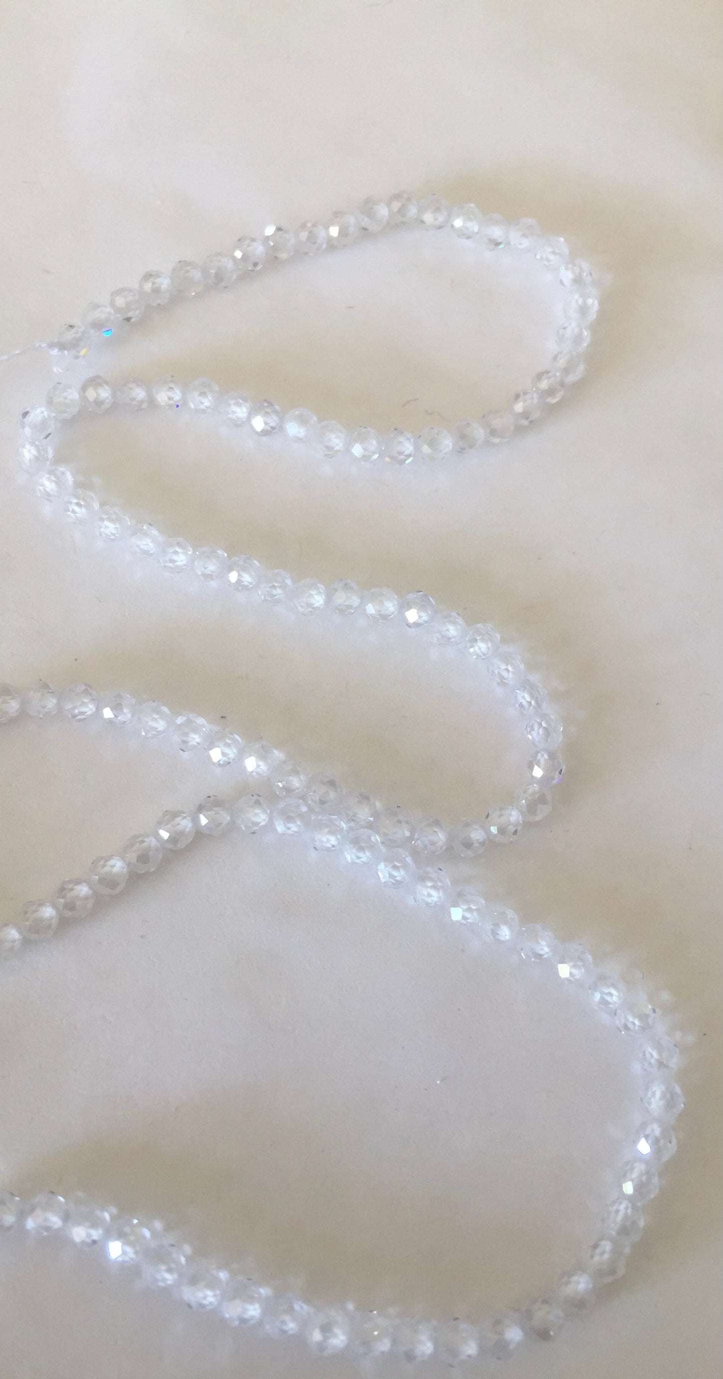 10 perles 4 mm Zircon facettée, 10 perles facettes Zircon ultra brillant gemme naturelle 4 mm transparent, pierre naturelle