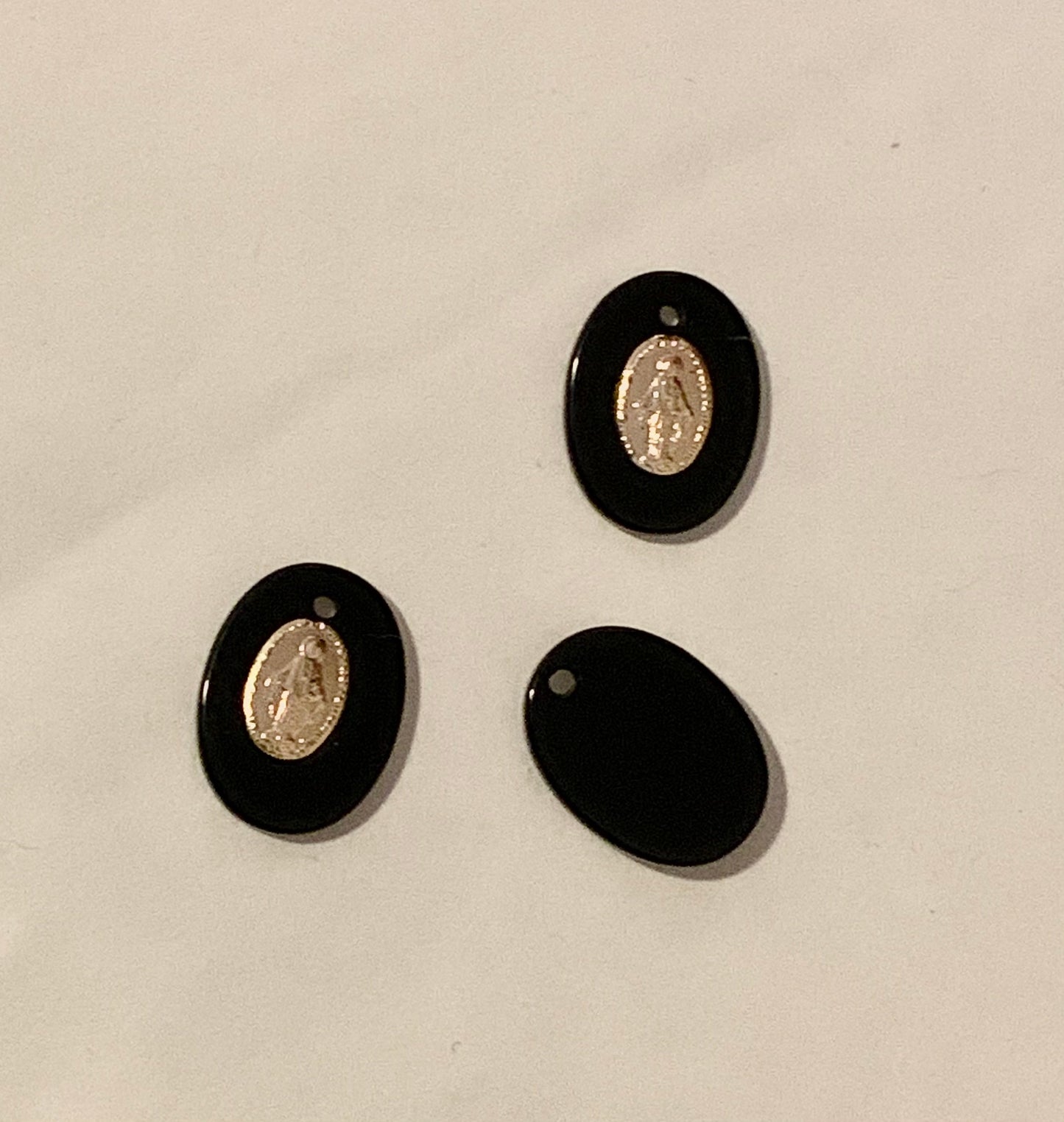 Pendentif Vierge, madone, Plaqué or et Onyx véritable taillée 12 x 16mm
