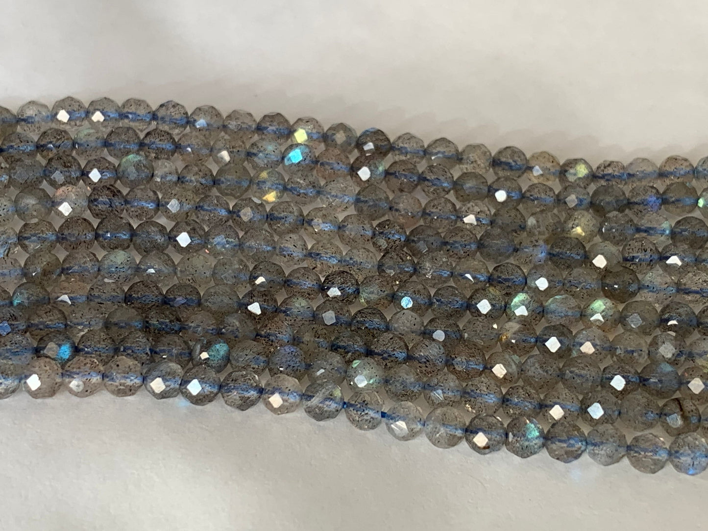10 perles 3,2/3,3mm Labradorite facettée naturelle 3,3 mm, 10 perles Labradorite facettes gemme naturelle, grise flashs bleus