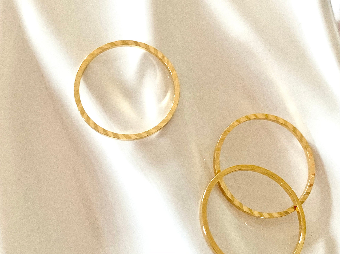 ANNEAU 20 mm Ciselé CERCLE Disque Rond Plaqué Or 18K D20 mm