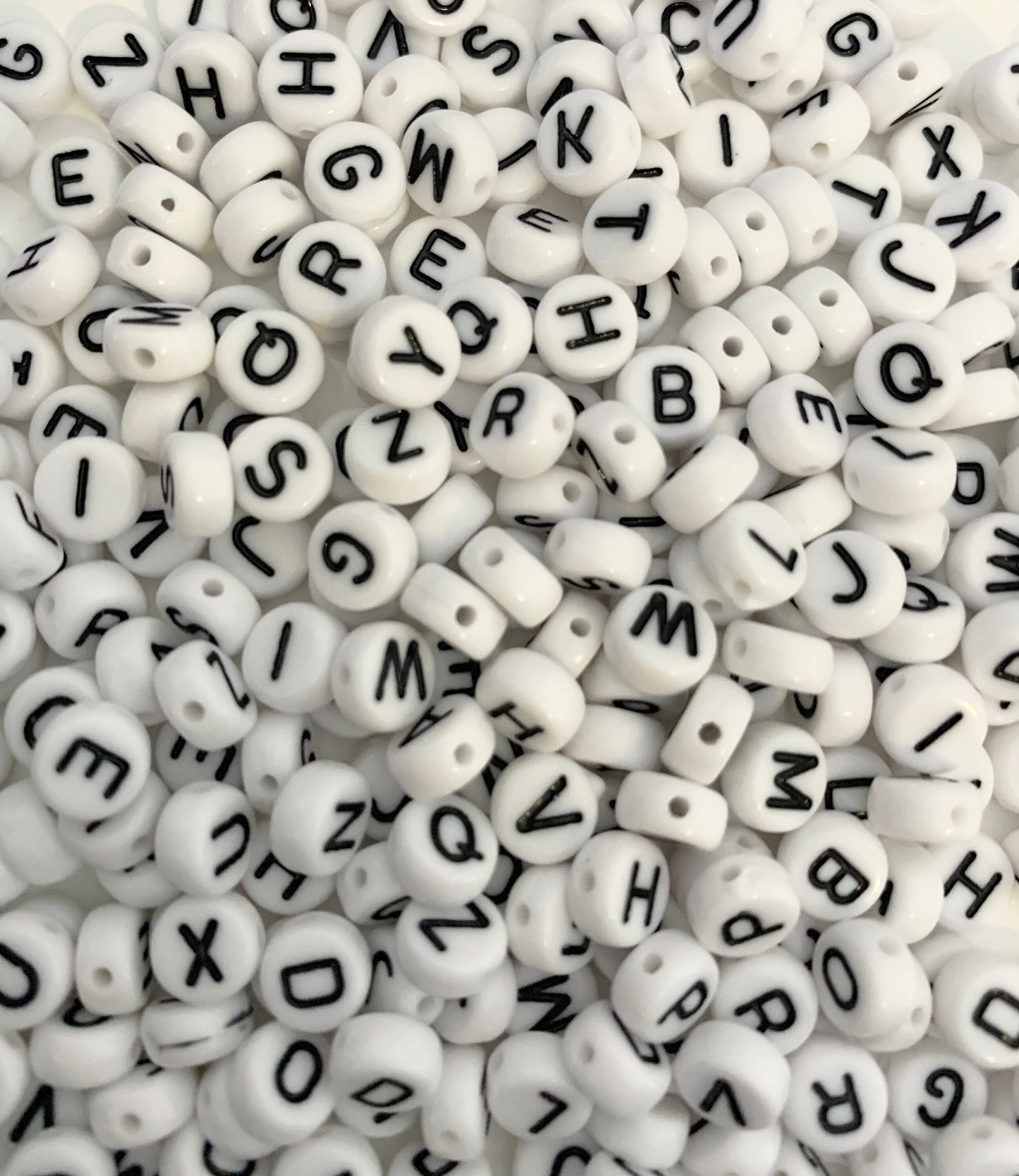 26 Perles blanches lettres Alphabet noires 7 x 4 mm, perles bracelets élastiques, DIY, noires étoile blanche