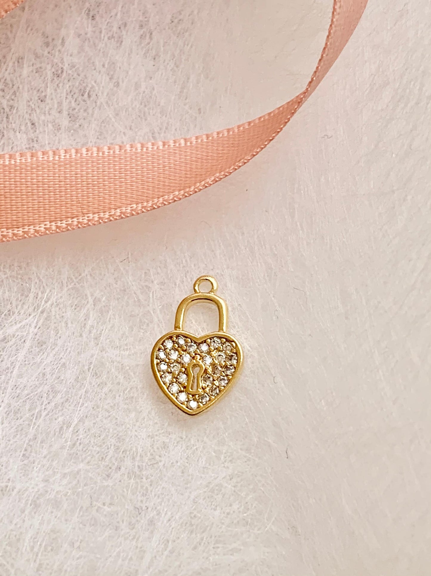 Pendentif Cadenas strass 13 mm plaqué or zirconium