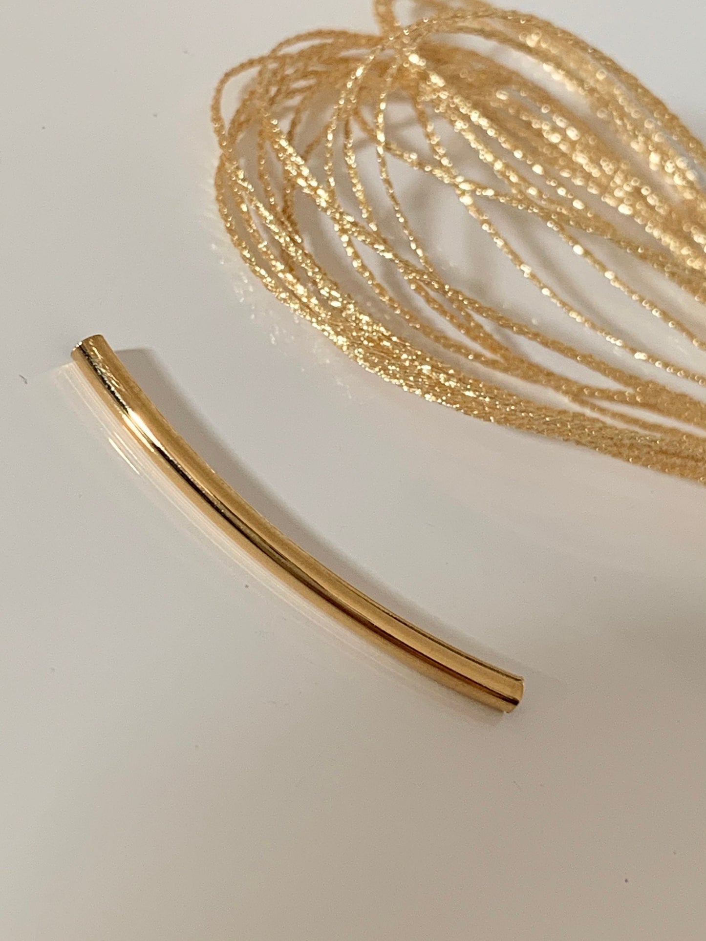 Tube incurvé intercalaire, tube coudé fin 30 mm plaque or 24 carats