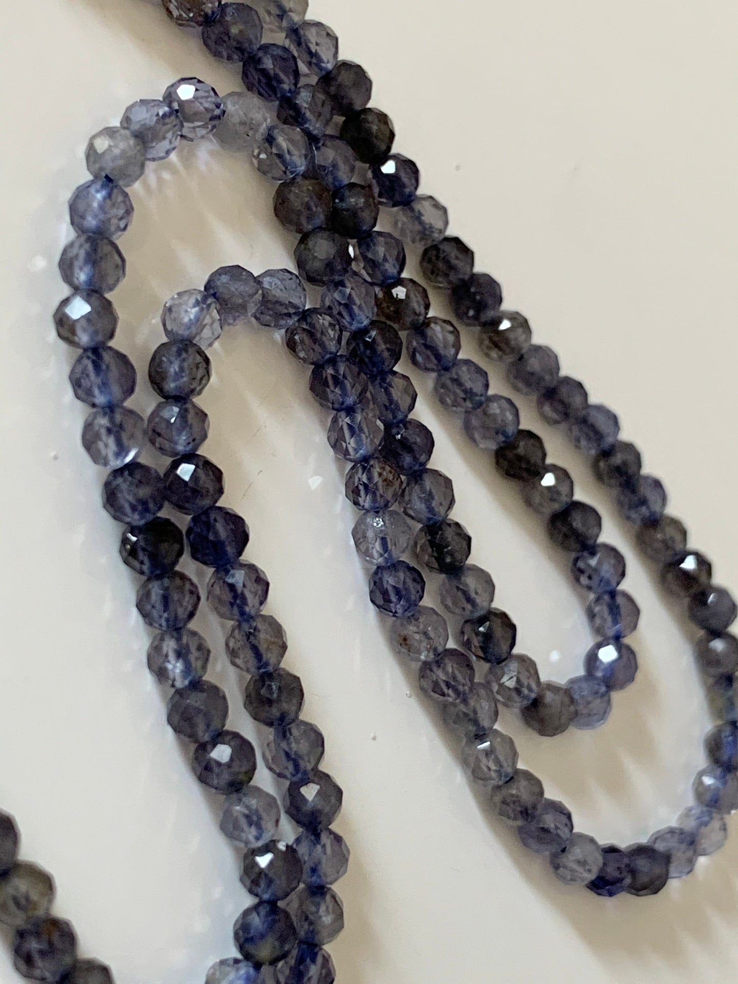 Iolite bleue 3mm mini perles facettée, 10 perles facettes Iolite "AA" gemme naturelle tons bleus, pierre naturelle