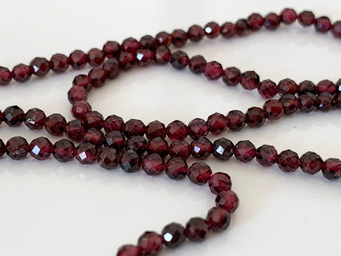 10 perles 3,1mm/3,5mm Grenat facettée naturelle 3.1mm /3,5 mm, 10 perles Grenat facettes gemme naturelle bordeaux