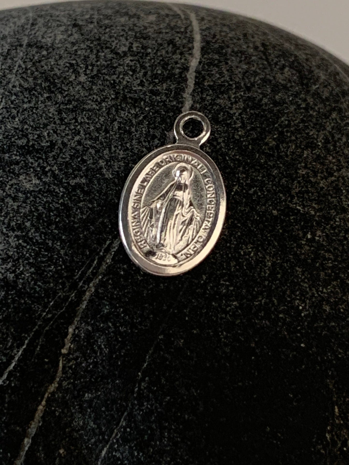 Petit Pendentif Vierge argent véritable 10 mm, Madone en argent pur 925/1000 pour chapelet ou créations de bijoux 10mm