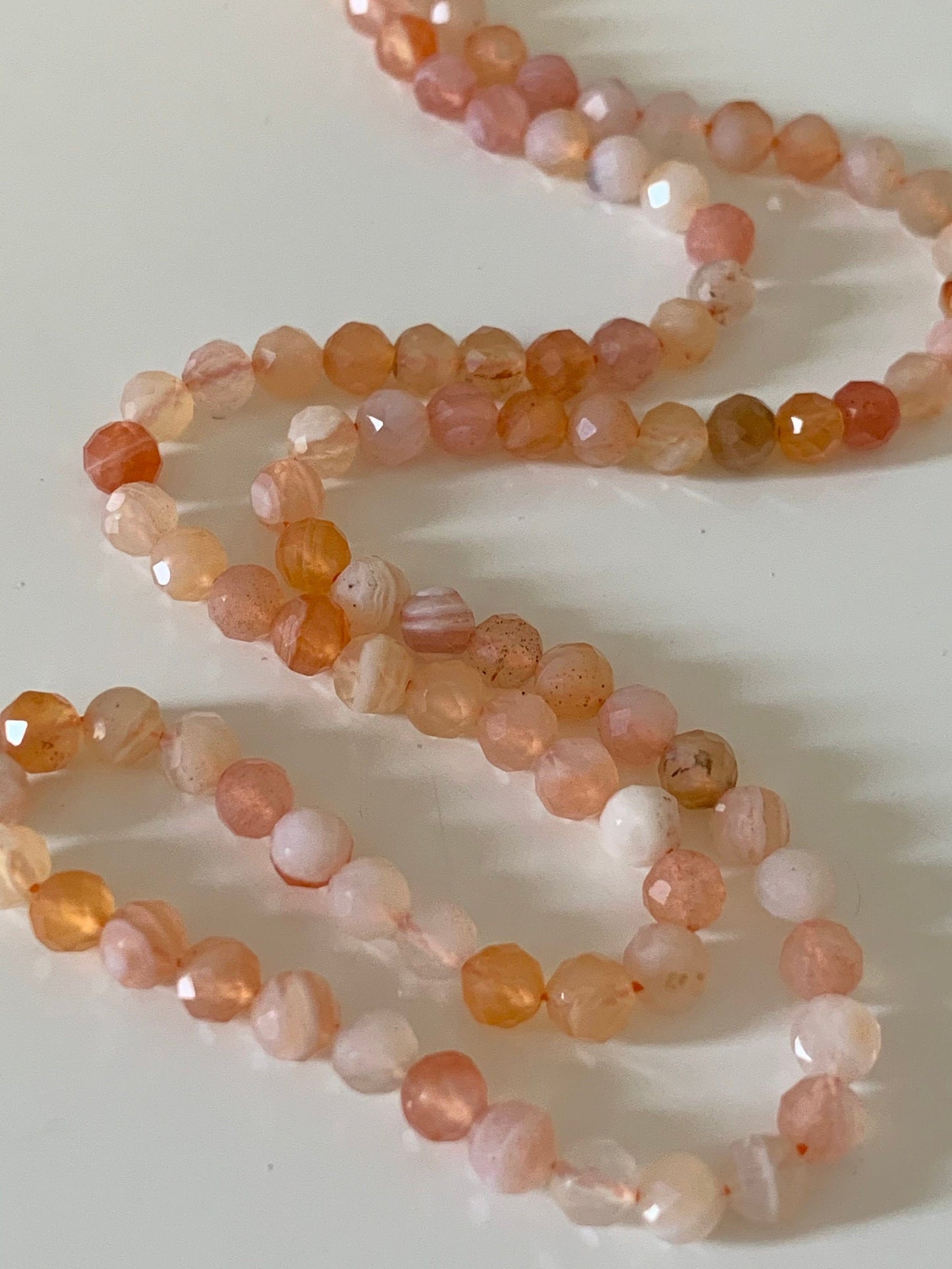 Agate Botswana 4 mm facettée, 10 perles facettes gemme naturelle 4mm tons orangés et blancs clairs, Agate Botswana pierre naturelle