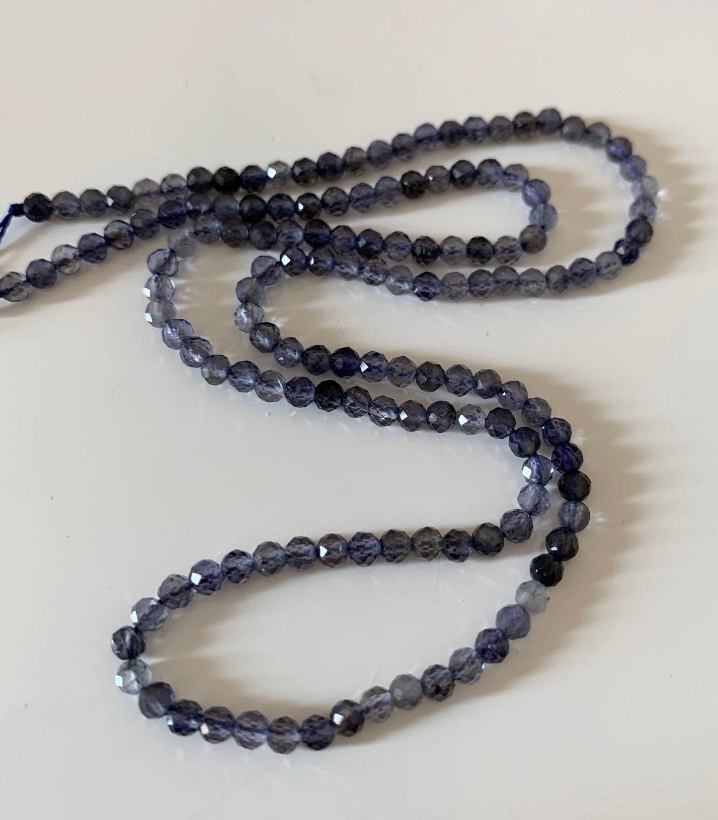 Iolite bleue 3mm mini perles facettée, 10 perles facettes Iolite "AA" gemme naturelle tons bleus, pierre naturelle