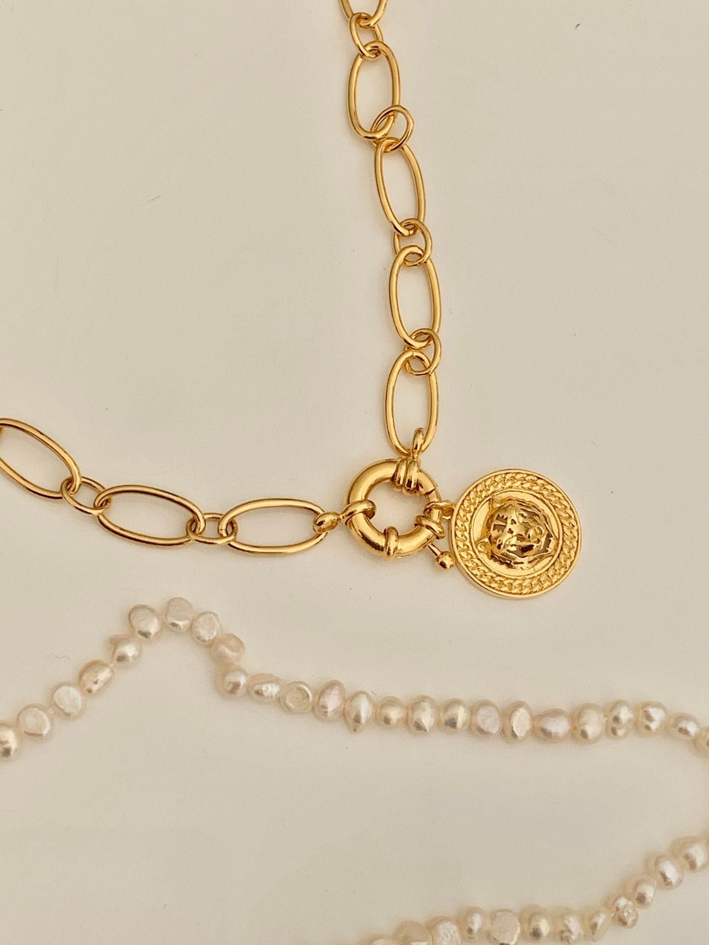 Pendentif Panthère or, Médaille félin panthère 19mm en plaqué or 24K
