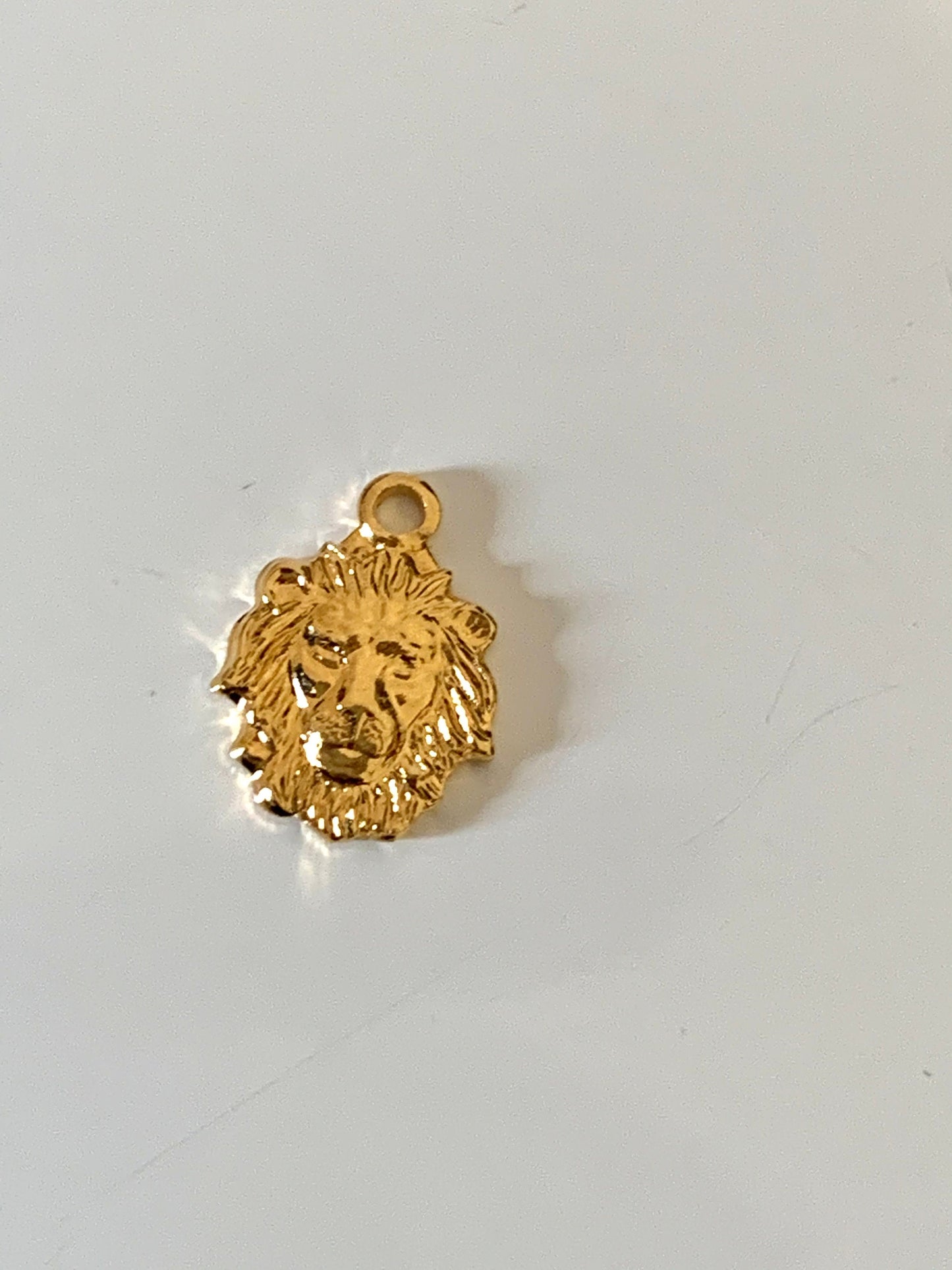 Pendentif Tête Lion plaqué or 24 K or fin 10 x 10 mm