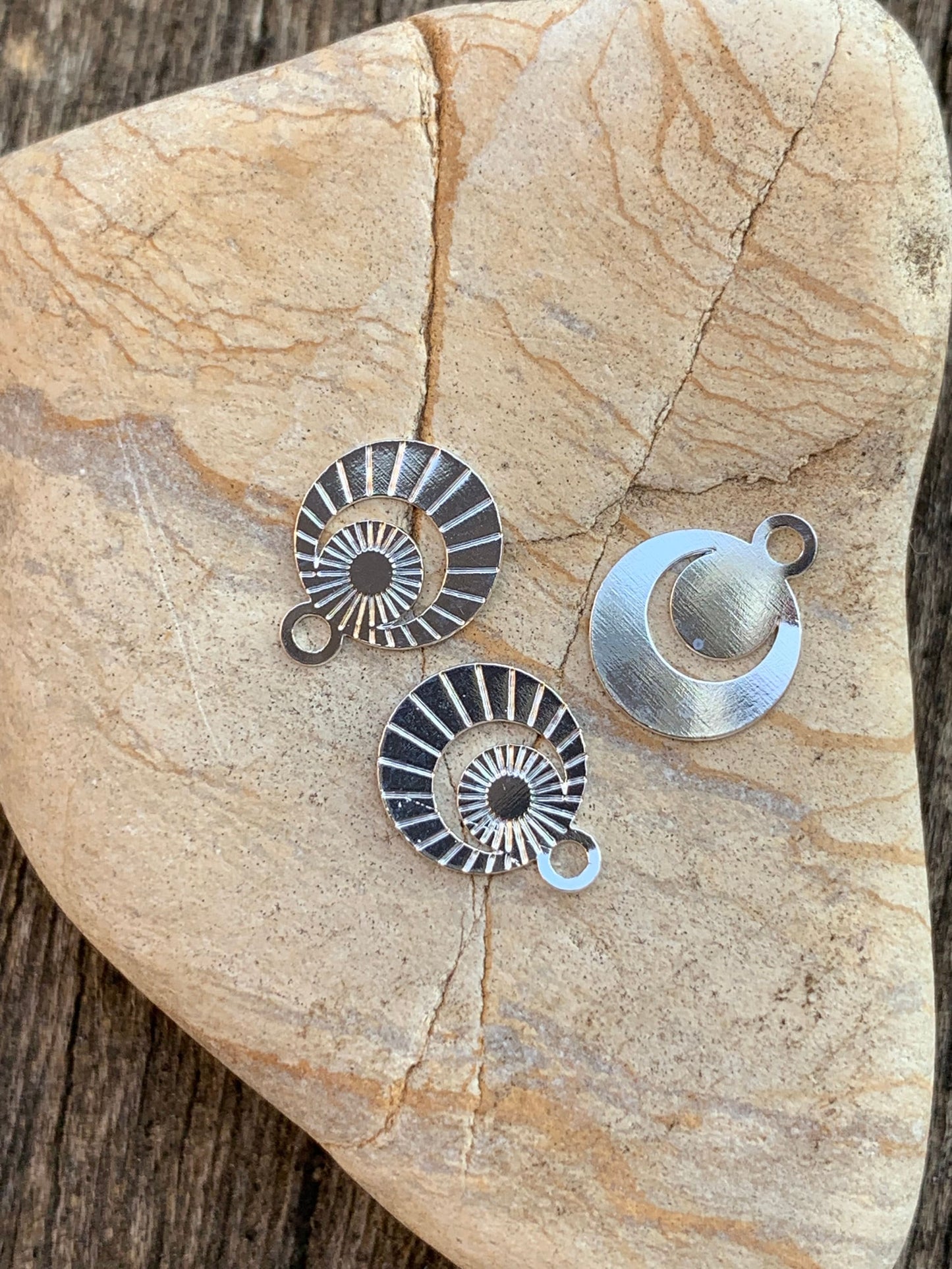Pendentif minimaliste / ZIA soleil / 8 mm / plaqué argent / boho mignon /