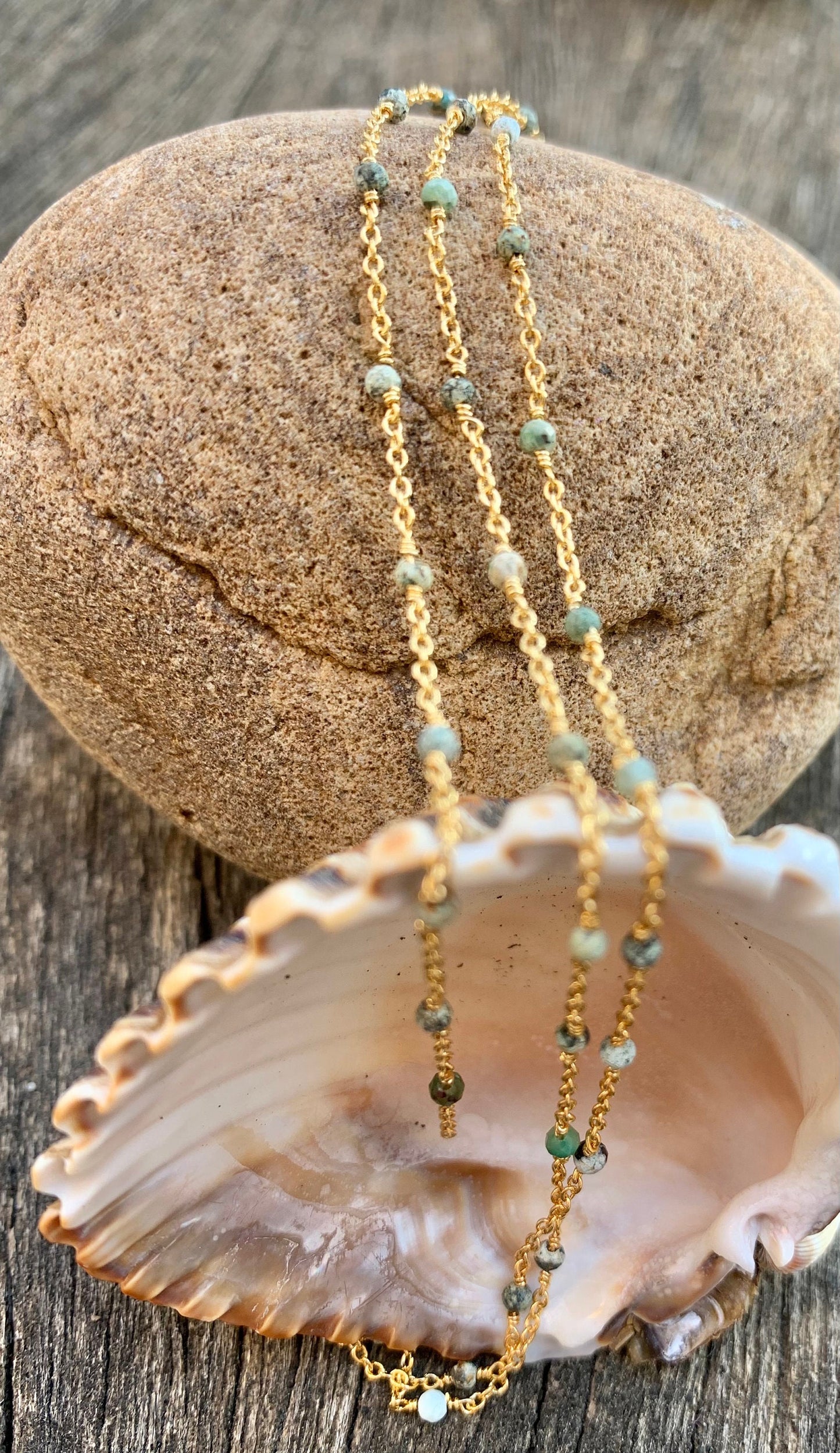 24K Chaîne et perles Turquoise Africaines facettes naturelle 2 mm, morceau de 20cm plaqué or 100% français