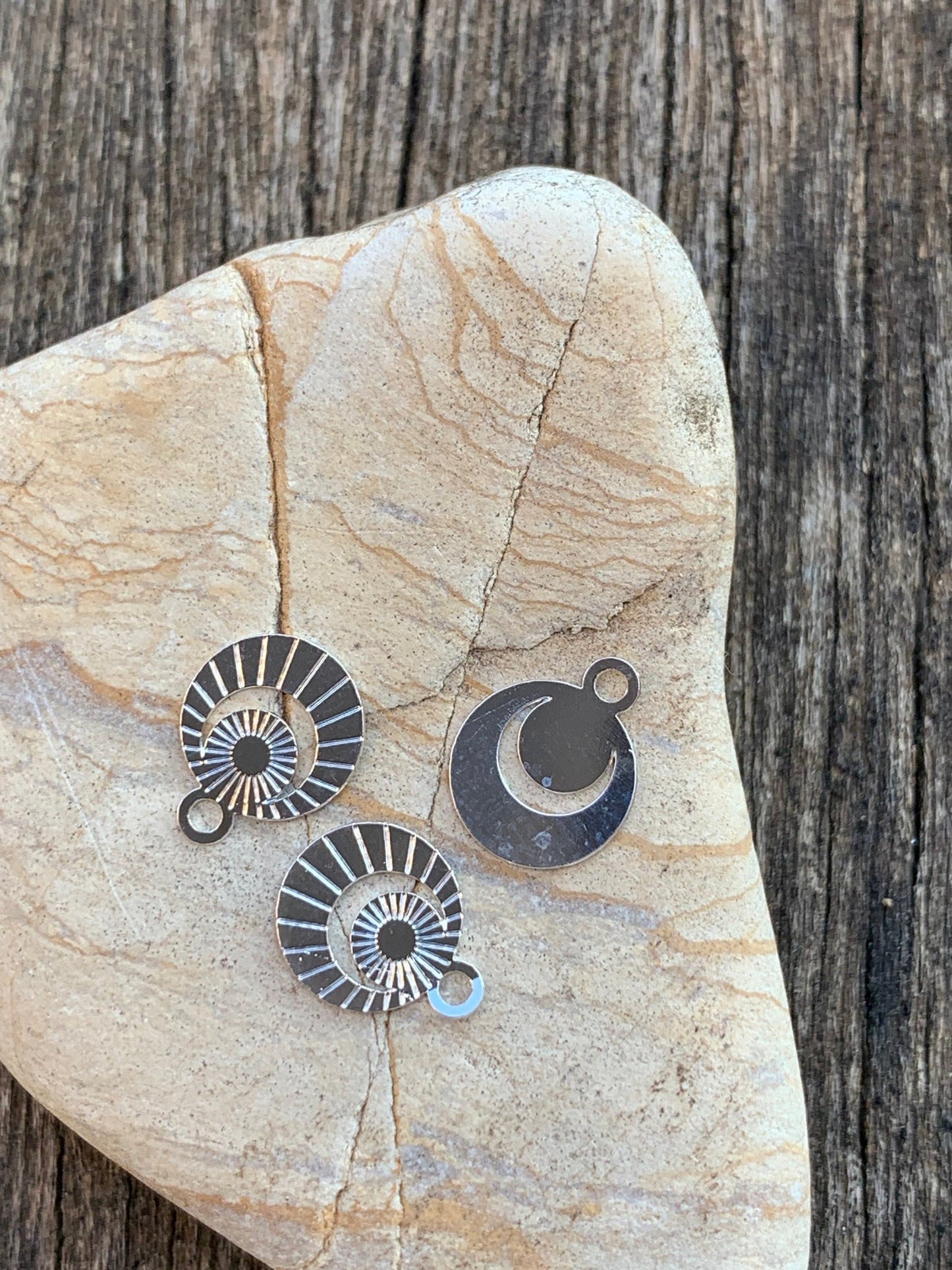 Pendentif minimaliste / ZIA soleil / 8 mm / plaqué argent / boho mignon /