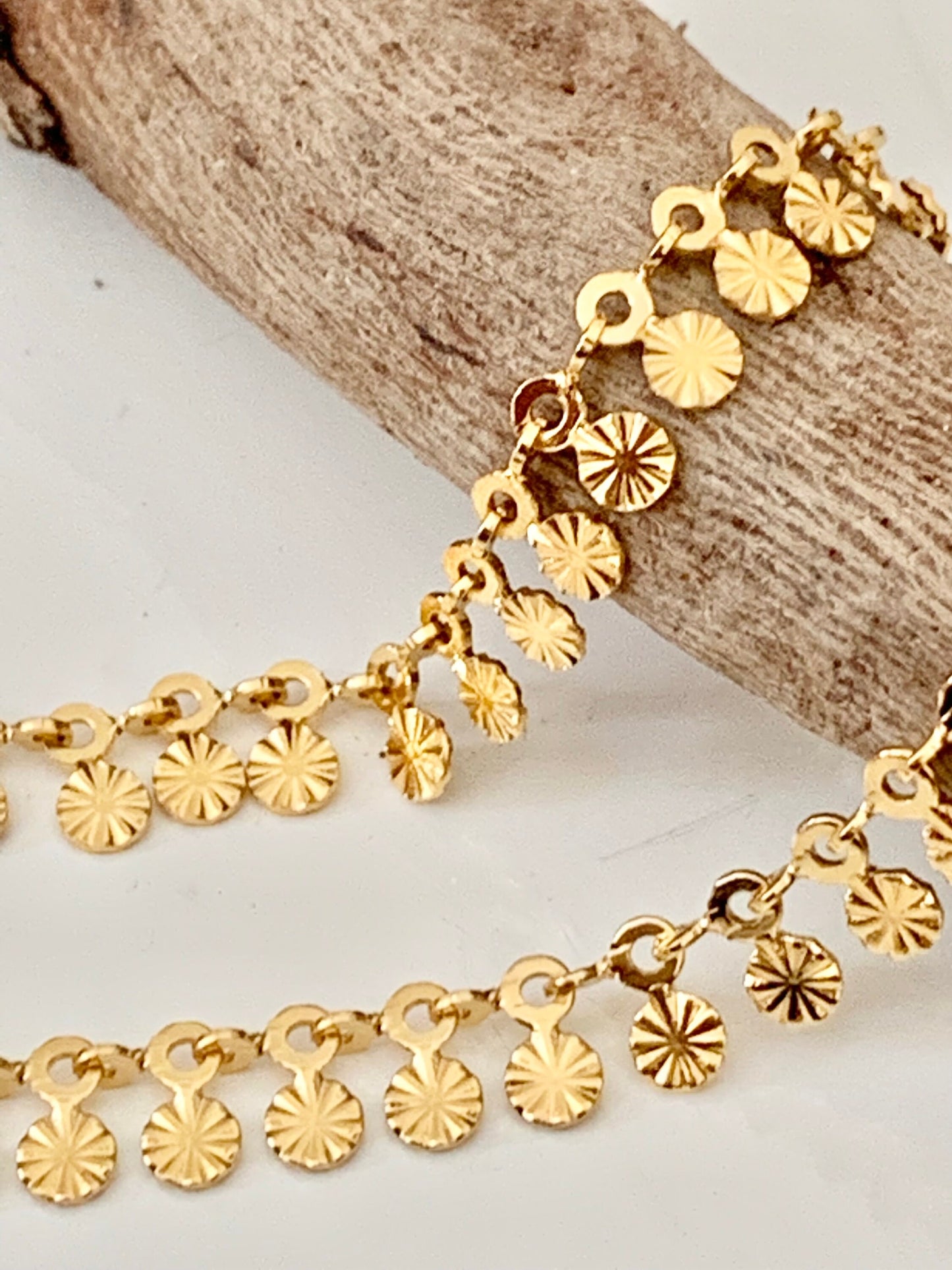 24K Chaîne Praya - maille travaillée avec médaille ciselée plaqué or 100% français