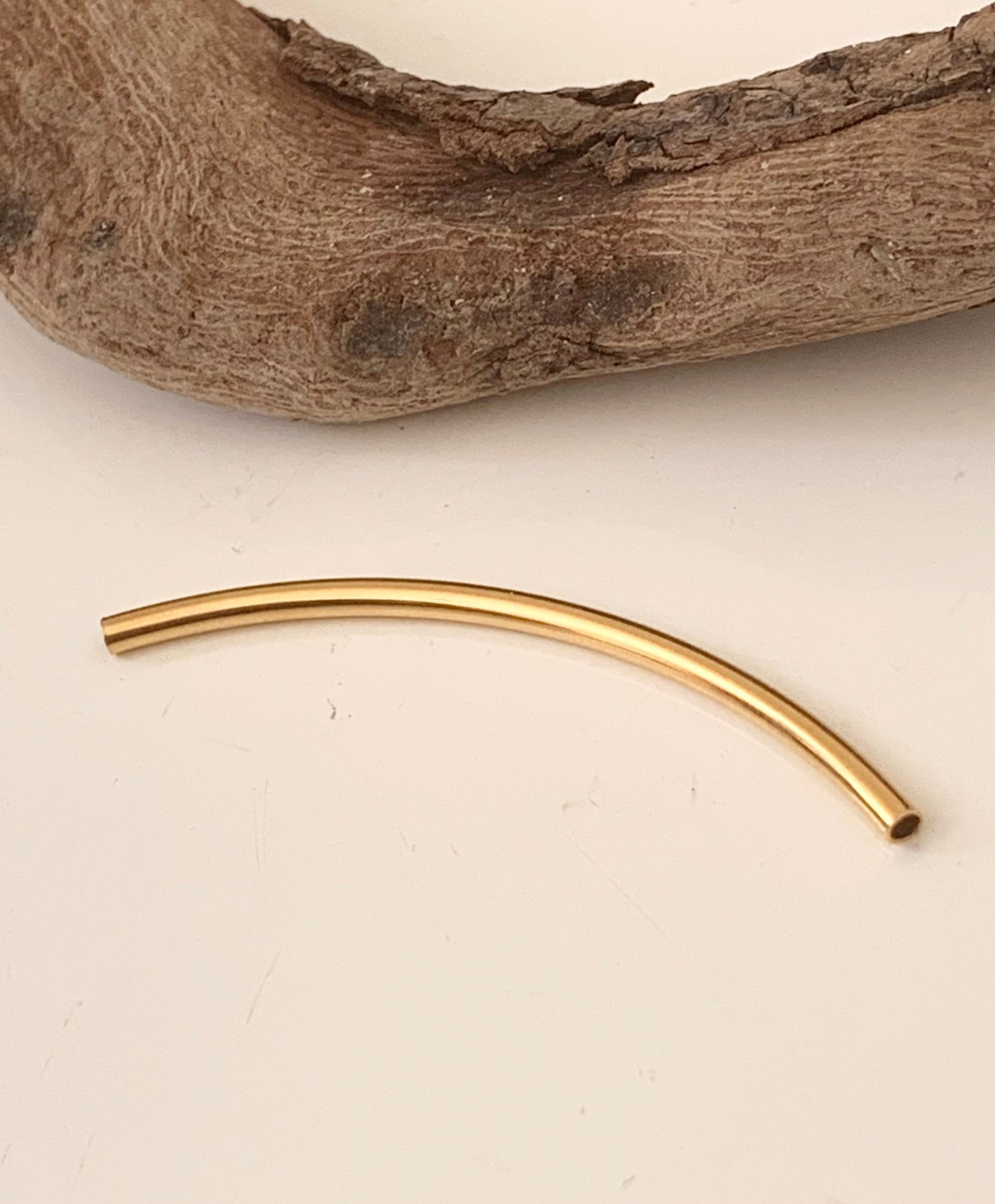 Tube incurvé intercalaire, tube coudé fin 45 mm plaque or 24 carats